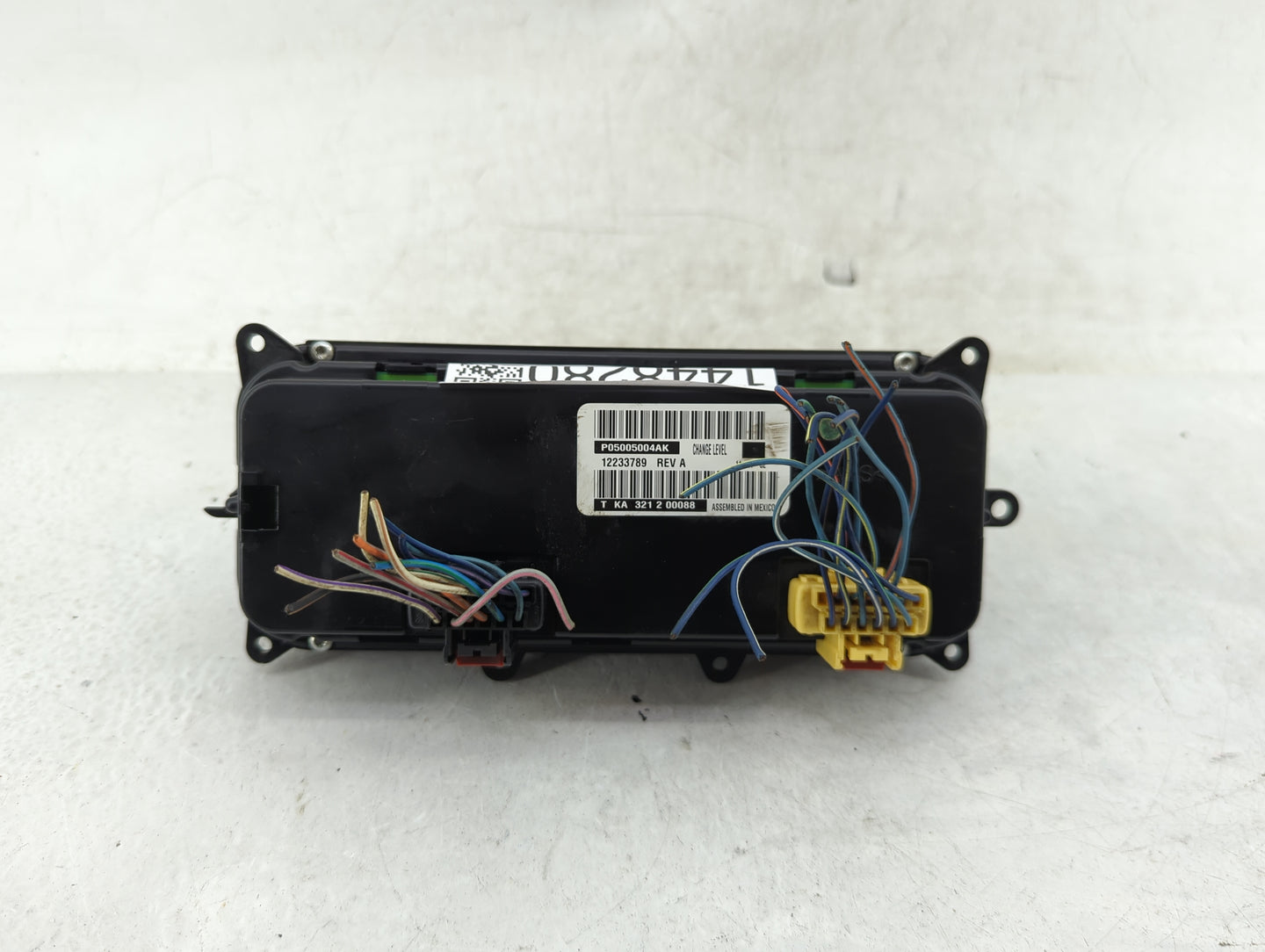 2004 Chrysler Town & Country Climate Control Module Temperature AC/Heater Replacement P/N:12233789 P05005004AK Fits OEM Used