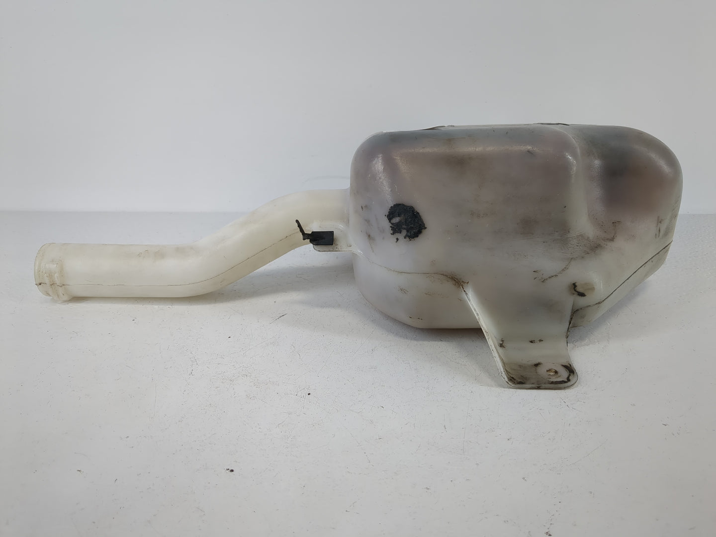 2004-2007 Dodge Caravan Windshield Washer Fluid Reservoir Bottle Oem - Oemusedautoparts1.com
