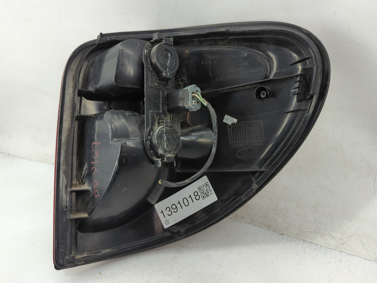 2004-2007 Dodge Caravan Tail Light Assembly Driver Left OEM P/N:3934-04A-PM 04857955AA, 4857955 Fits Fits 2004 2005 2006 200