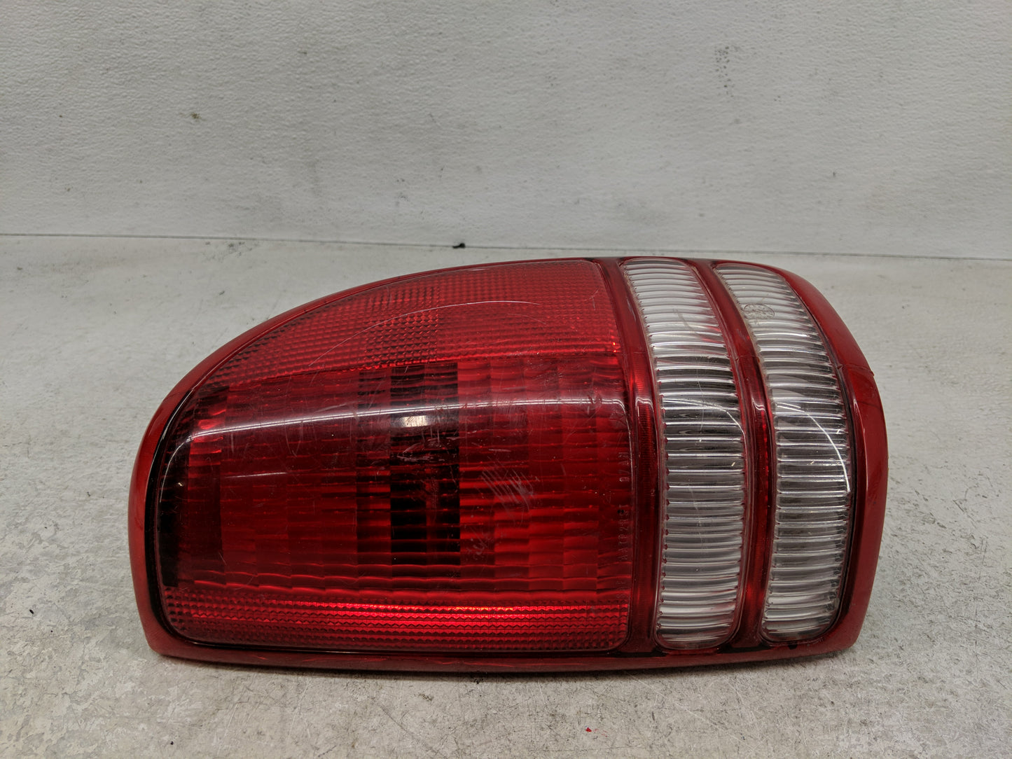 1997-2004 Dodge Dakota Tail Light Assembly Passenger Right OEM Fits Fits 1997 1998 1999 2000 2001 2002 2003 2004 OEM Used Au