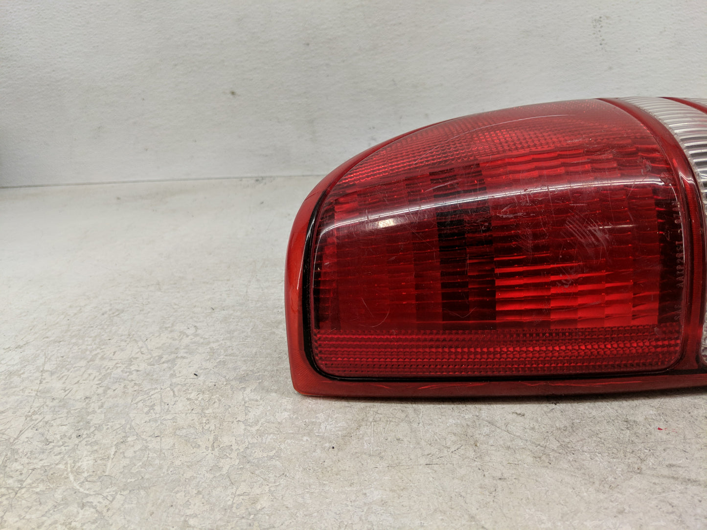 1997-2004 Dodge Dakota Tail Light Assembly Passenger Right OEM Fits Fits 1997 1998 1999 2000 2001 2002 2003 2004 OEM Used Au