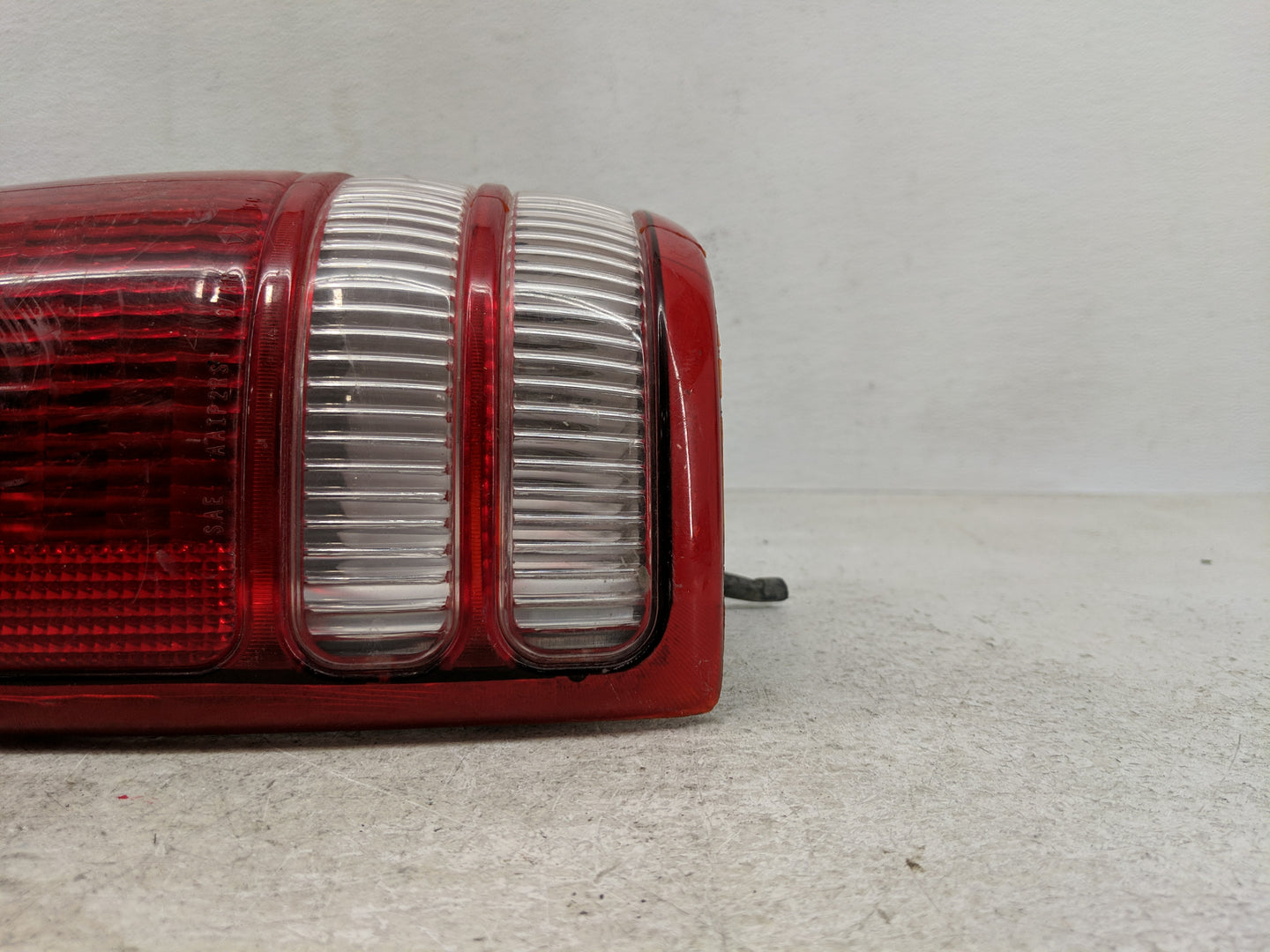 1997-2004 Dodge Dakota Tail Light Assembly Passenger Right OEM Fits Fits 1997 1998 1999 2000 2001 2002 2003 2004 OEM Used Au