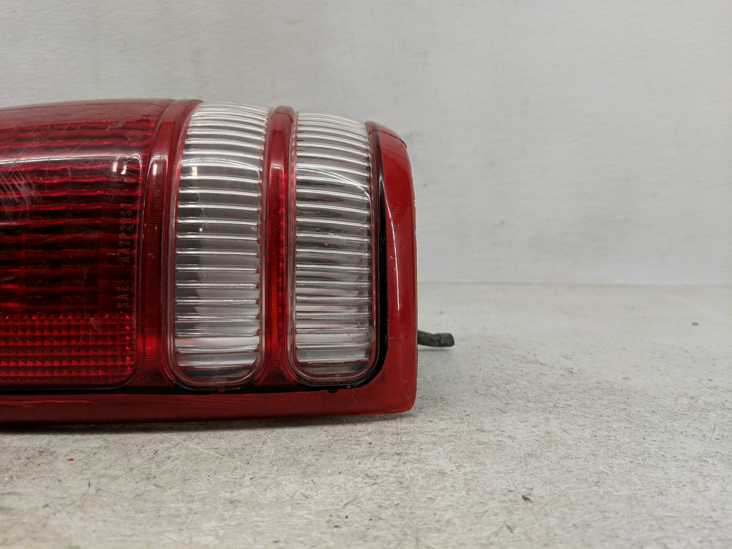 1997-2004 Dodge Dakota Tail Light Assembly Passenger Right OEM Fits Fits 1997 1998 1999 2000 2001 2002 2003 2004 OEM Used Au