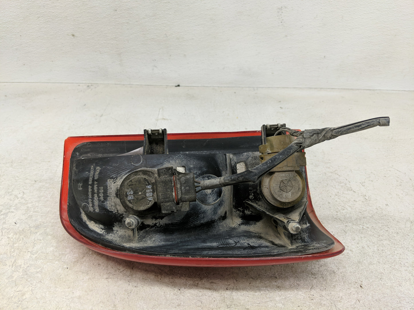 1997-2004 Dodge Dakota Tail Light Assembly Passenger Right OEM Fits Fits 1997 1998 1999 2000 2001 2002 2003 2004 OEM Used Au