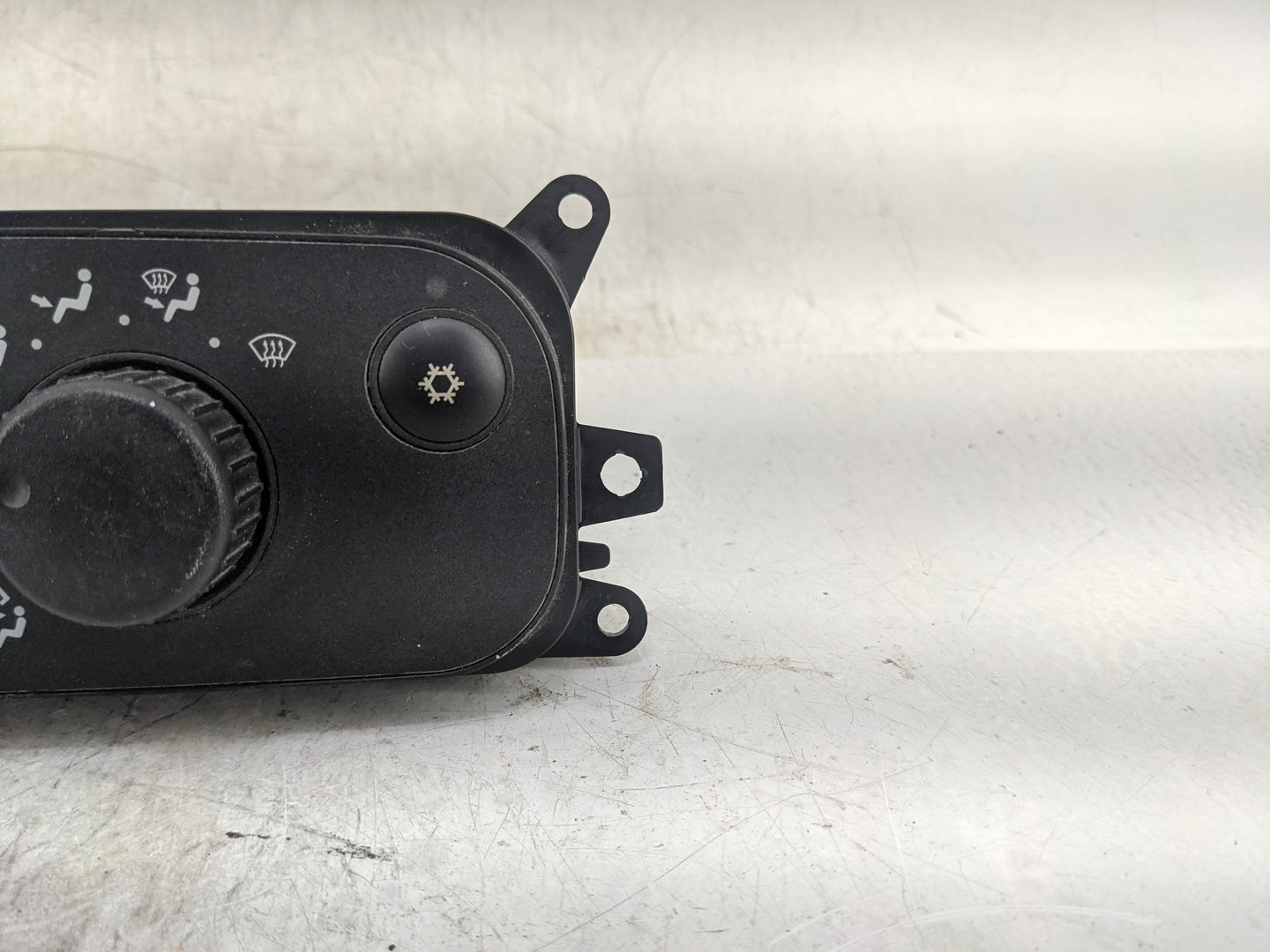 2003-2004 Dodge Dakota Climate Control Module Temperature AC/Heater Replacement P/N:P55056322AC Fits Fits 2003 2004 2005 OEM