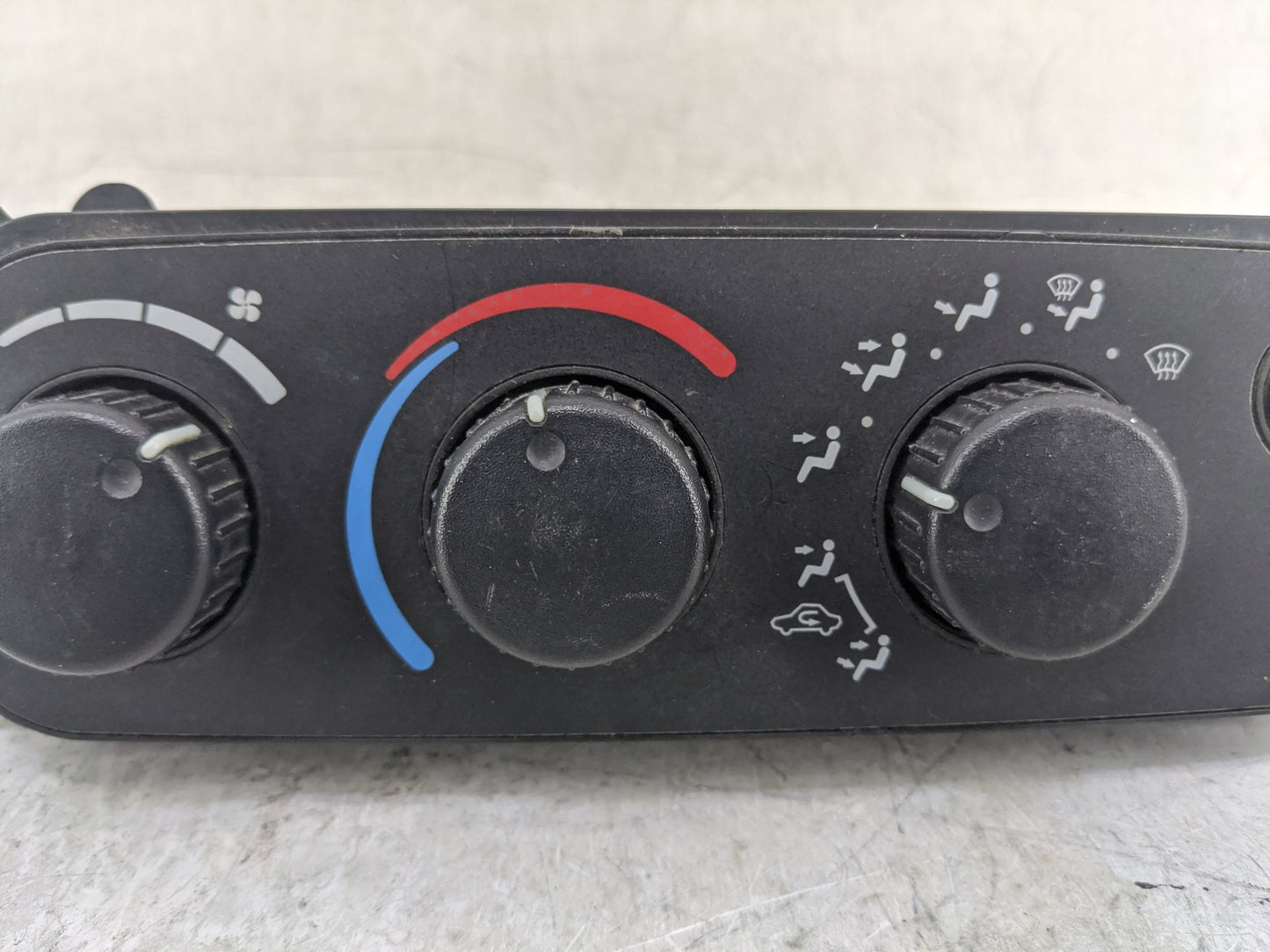 2003-2004 Dodge Dakota Climate Control Module Temperature AC/Heater Replacement P/N:P55056322AC Fits Fits 2003 2004 2005 OEM