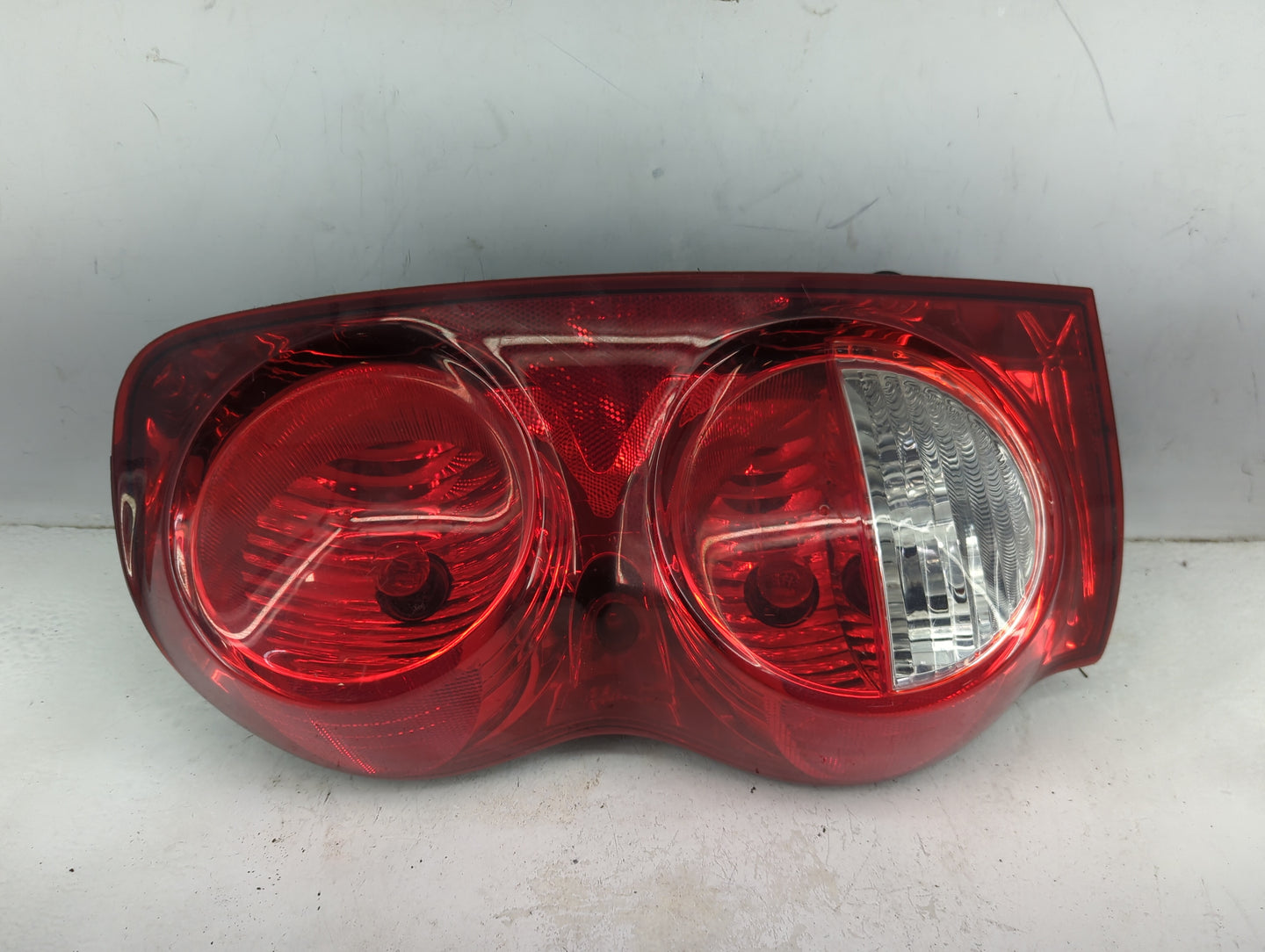2004-2009 Dodge Durango Tail Light Assembly Driver Left OEM P/N:55077427AG 224 594-01 Fits Fits 2004 2005 2006 2007 2008 200
