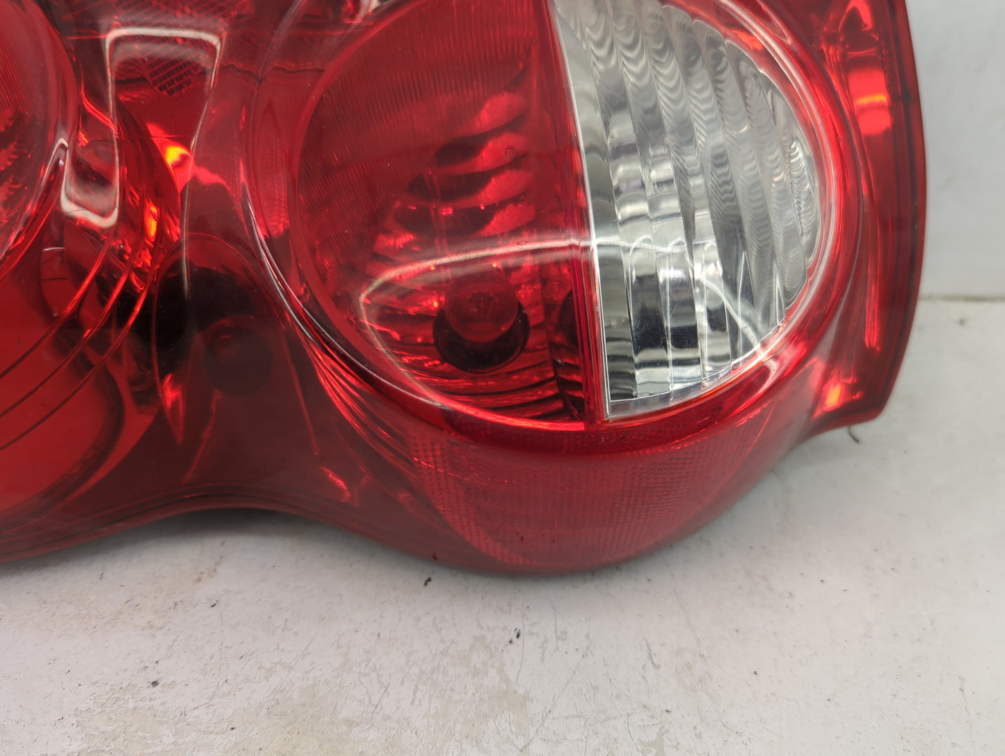 2004-2009 Dodge Durango Tail Light Assembly Driver Left OEM P/N:55077427AG 224 594-01 Fits Fits 2004 2005 2006 2007 2008 200