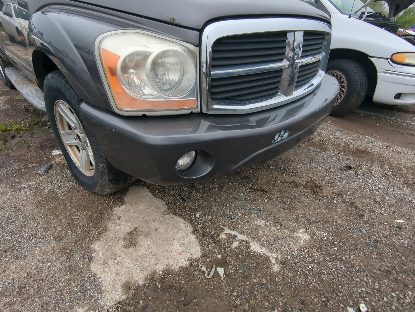 2004-2006 Dodge Durango Front Bumper - Oem - Oemusedautoparts1.com