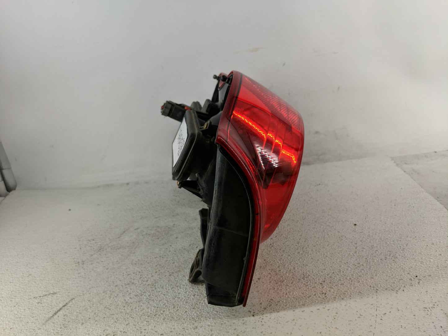 2004-2009 Dodge Durango Tail Light Assembly Driver Left OEM P/N:224 594-01 Fits Fits 2004 2005 2006 2007 2008 2009 OEM Used 
