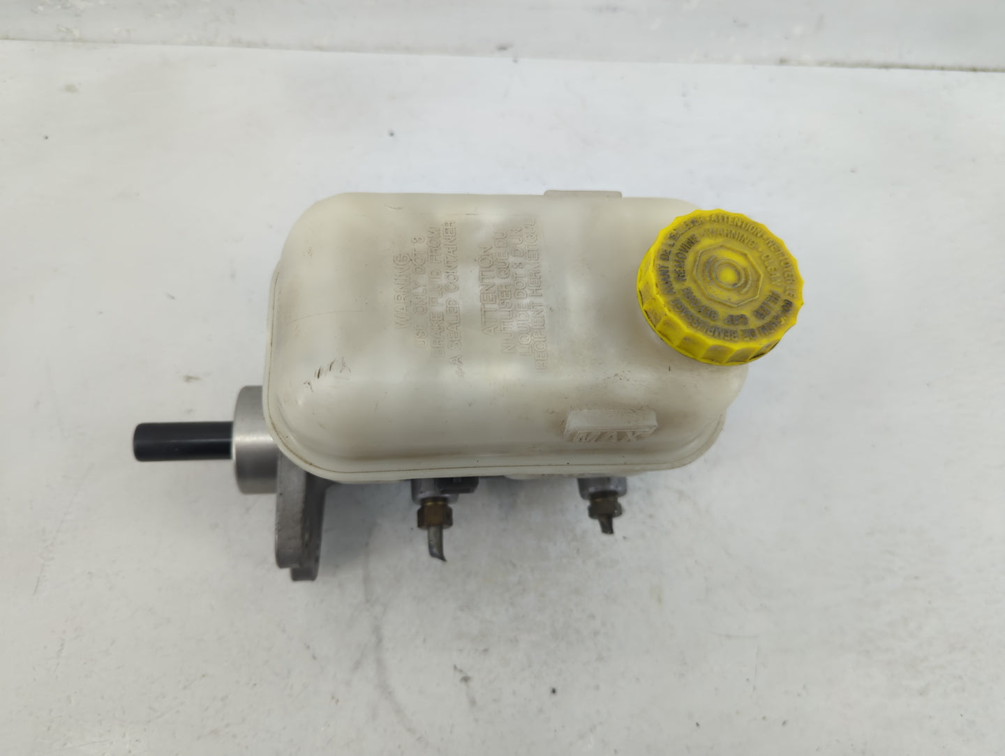 2004-2005 Dodge Durango Brake Master Cylinder 1376510 - Oemusedautoparts1.com