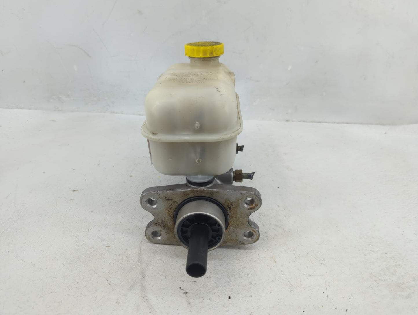 2004-2005 Dodge Durango Brake Master Cylinder 1376510 - Oemusedautoparts1.com