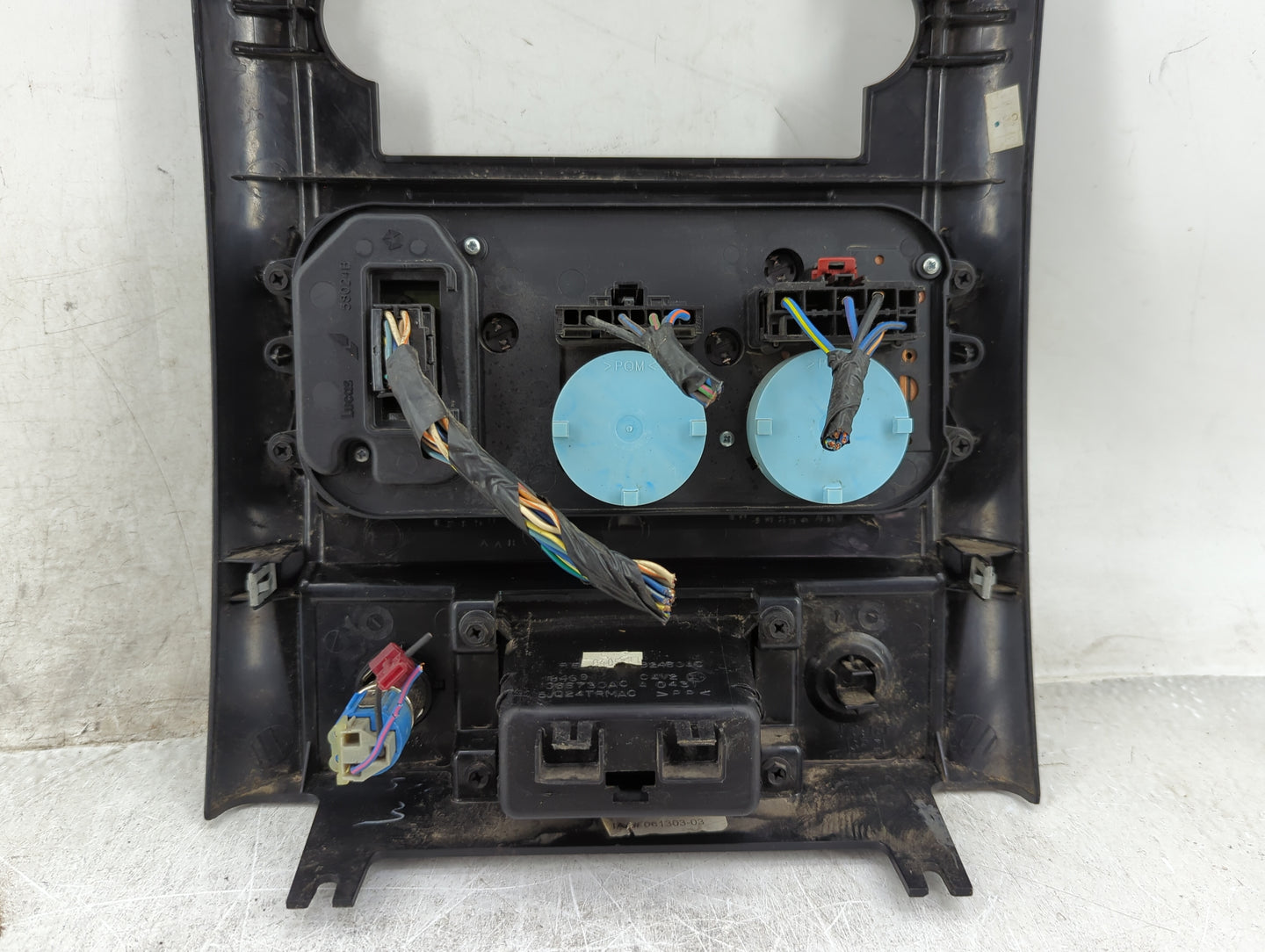 2004 Dodge Durango Climate Control Module Temperature AC/Heater Replacement P/N:5JQ231D5AD Fits OEM Used Auto Parts - Oemuse