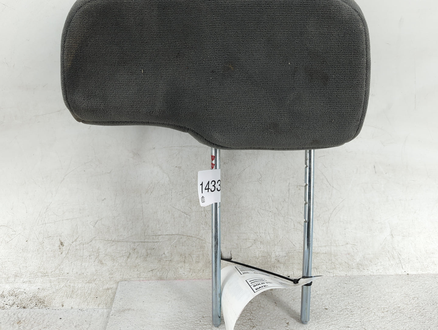 2004-2006 Dodge Durango Headrest Head Rest Rear Seat Fits Fits 2004 2005 2006 OEM Used Auto Parts - Oemusedautoparts1.com