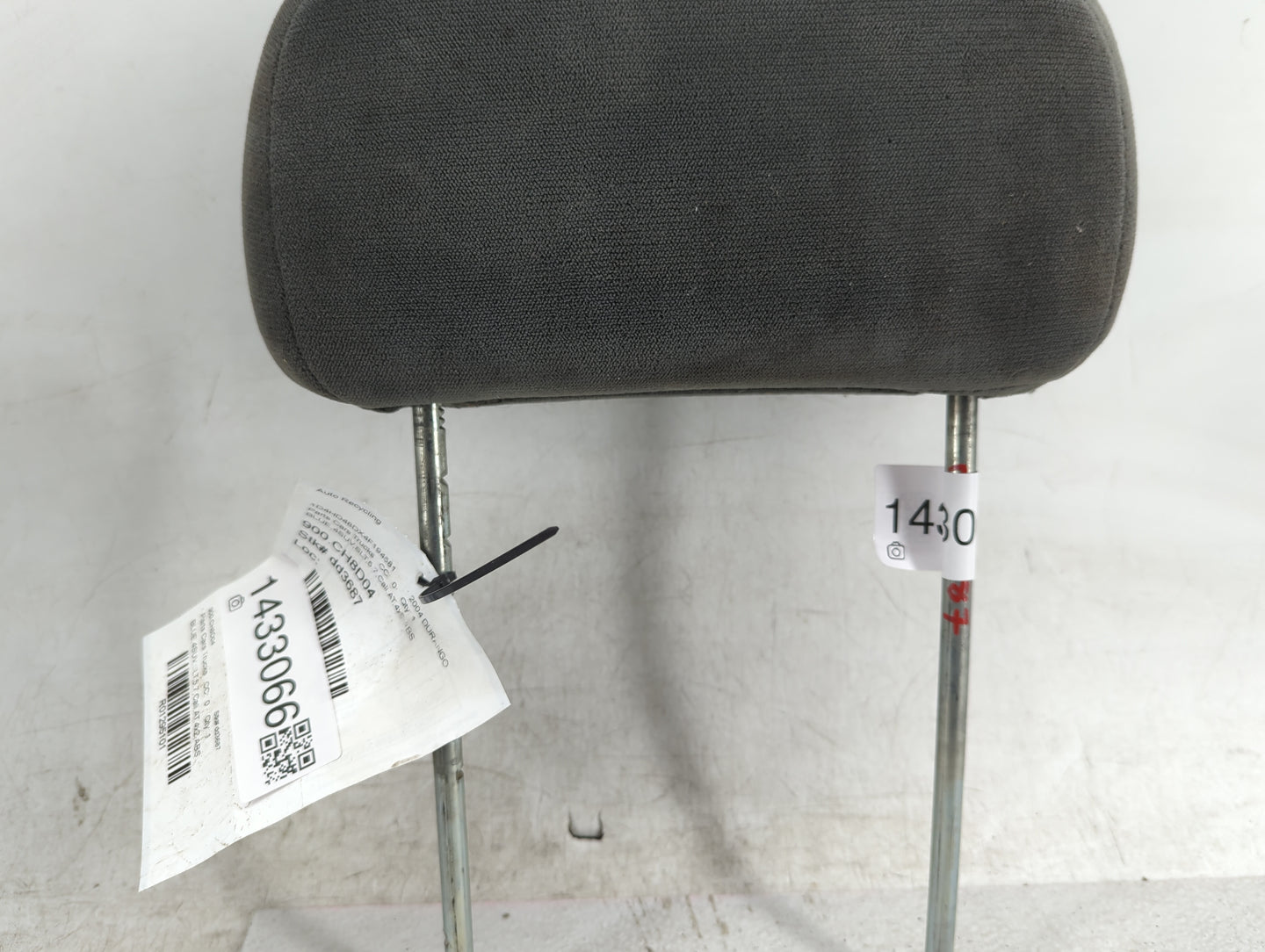 2004-2006 Dodge Durango Headrest Head Rest Rear Seat Fits Fits 2004 2005 2006 OEM Used Auto Parts - Oemusedautoparts1.com