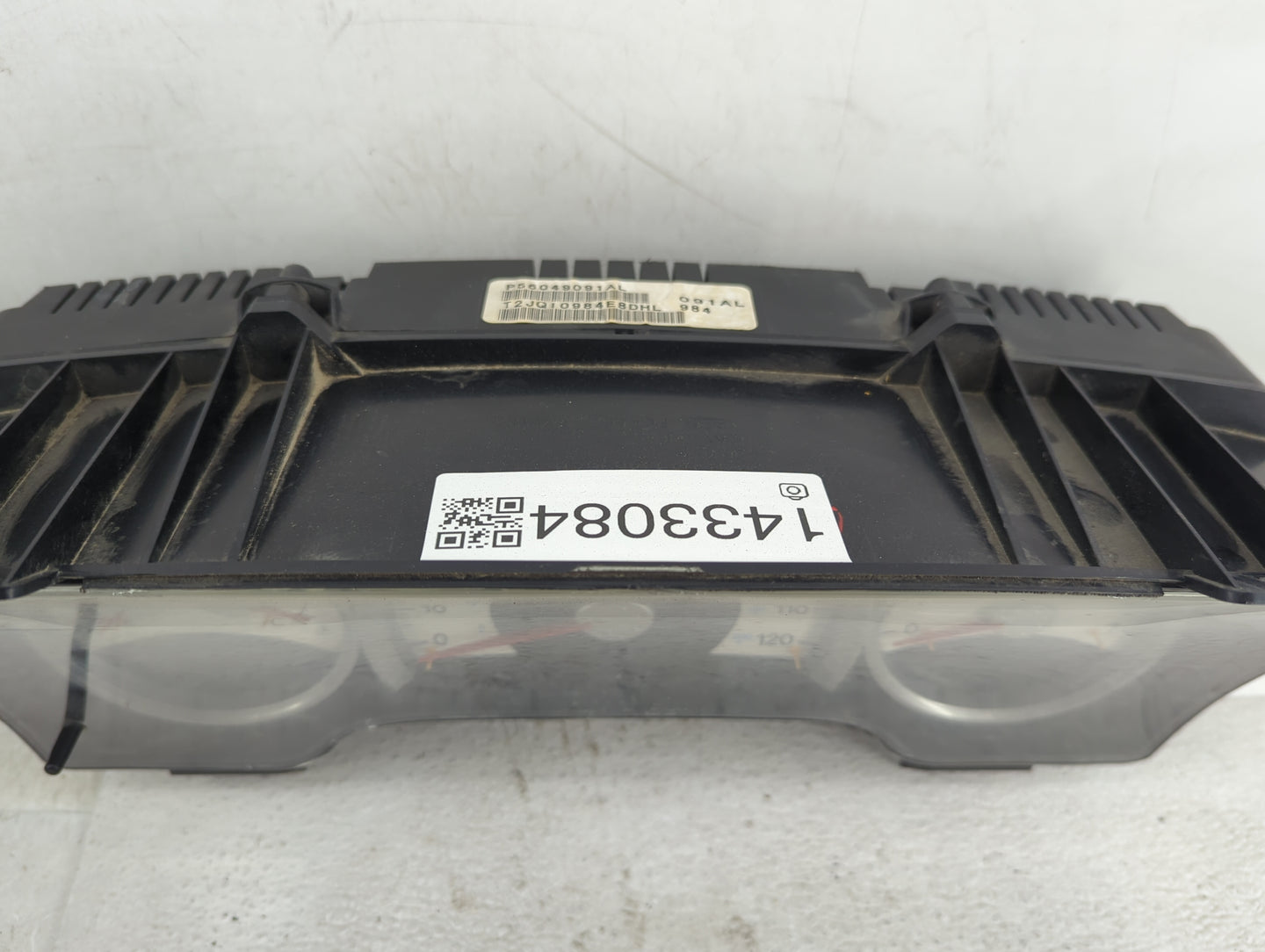 2004 Dodge Durango Instrument Cluster Speedometer Gauges P/N:P56049091AL Fits OEM Used Auto Parts - Oemusedautoparts1.com