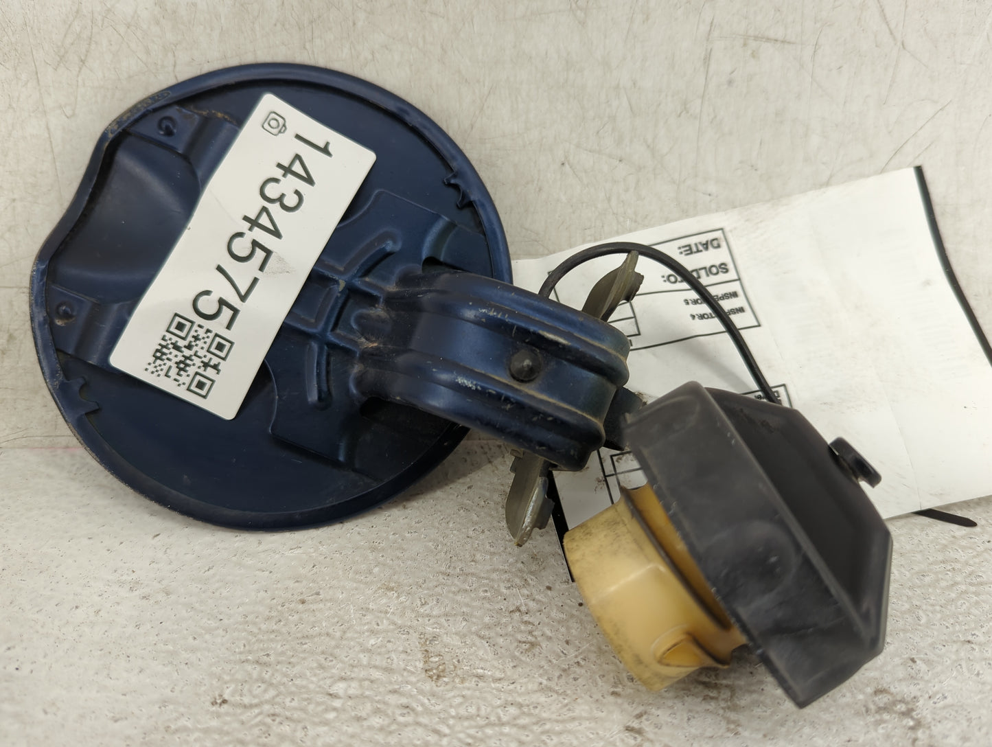 2004 Dodge Durango Fuel Tank Door Lid Gas Tank Dark Blue - Oemusedautoparts1.com