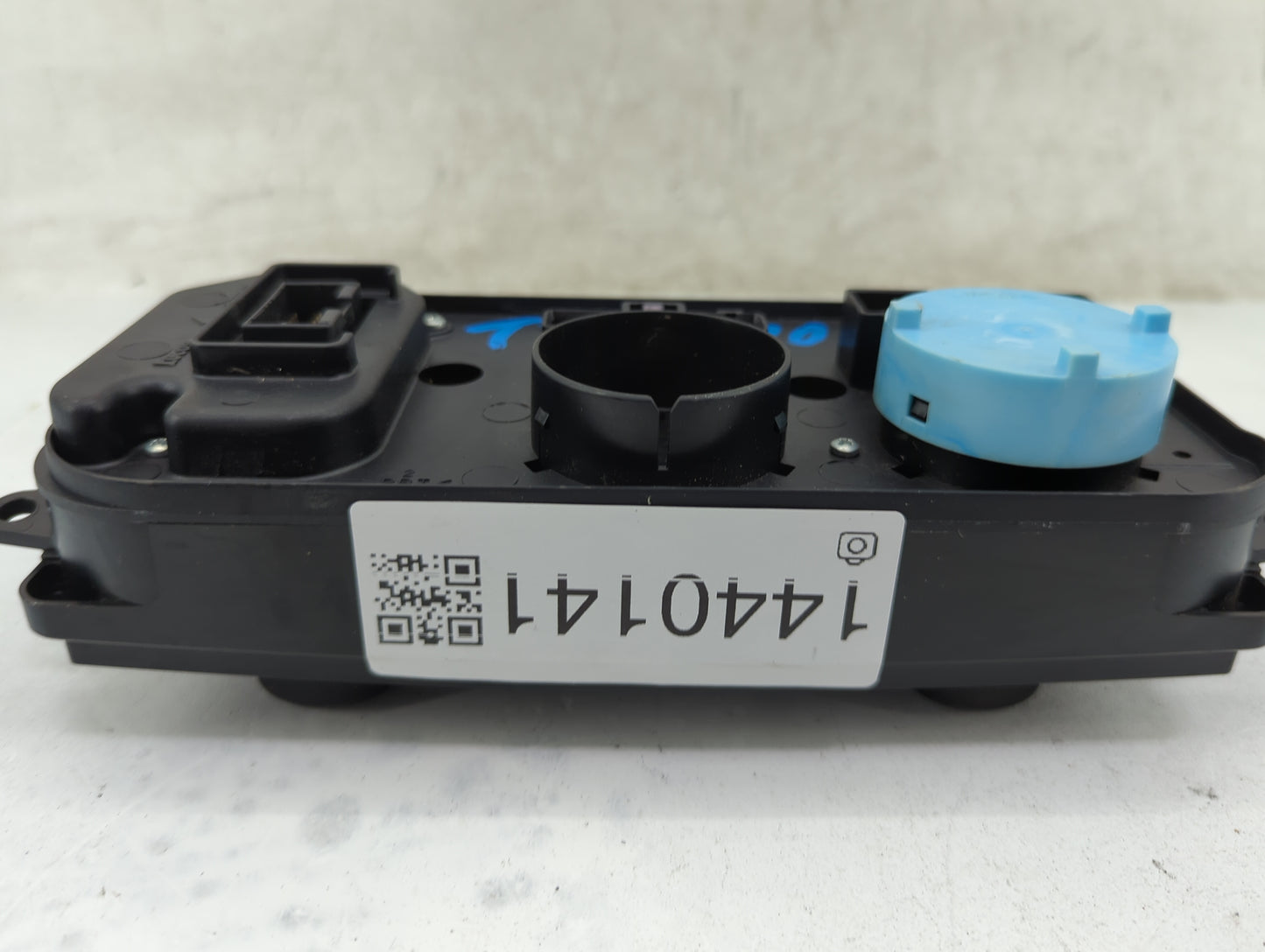 2004 Dodge Durango Climate Control Module Temperature AC/Heater Replacement Fits OEM Used Auto Parts - Oemusedautoparts1.com