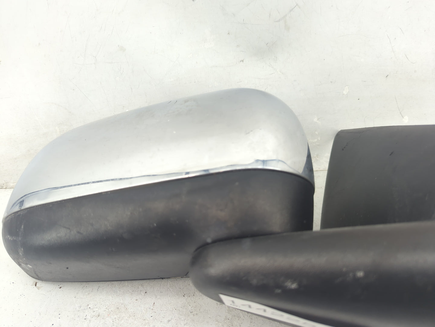 2004-2007 Dodge Durango Passenger Side View Mirror - Right Door Mirror OEM Used - Oemusedautoparts1.com