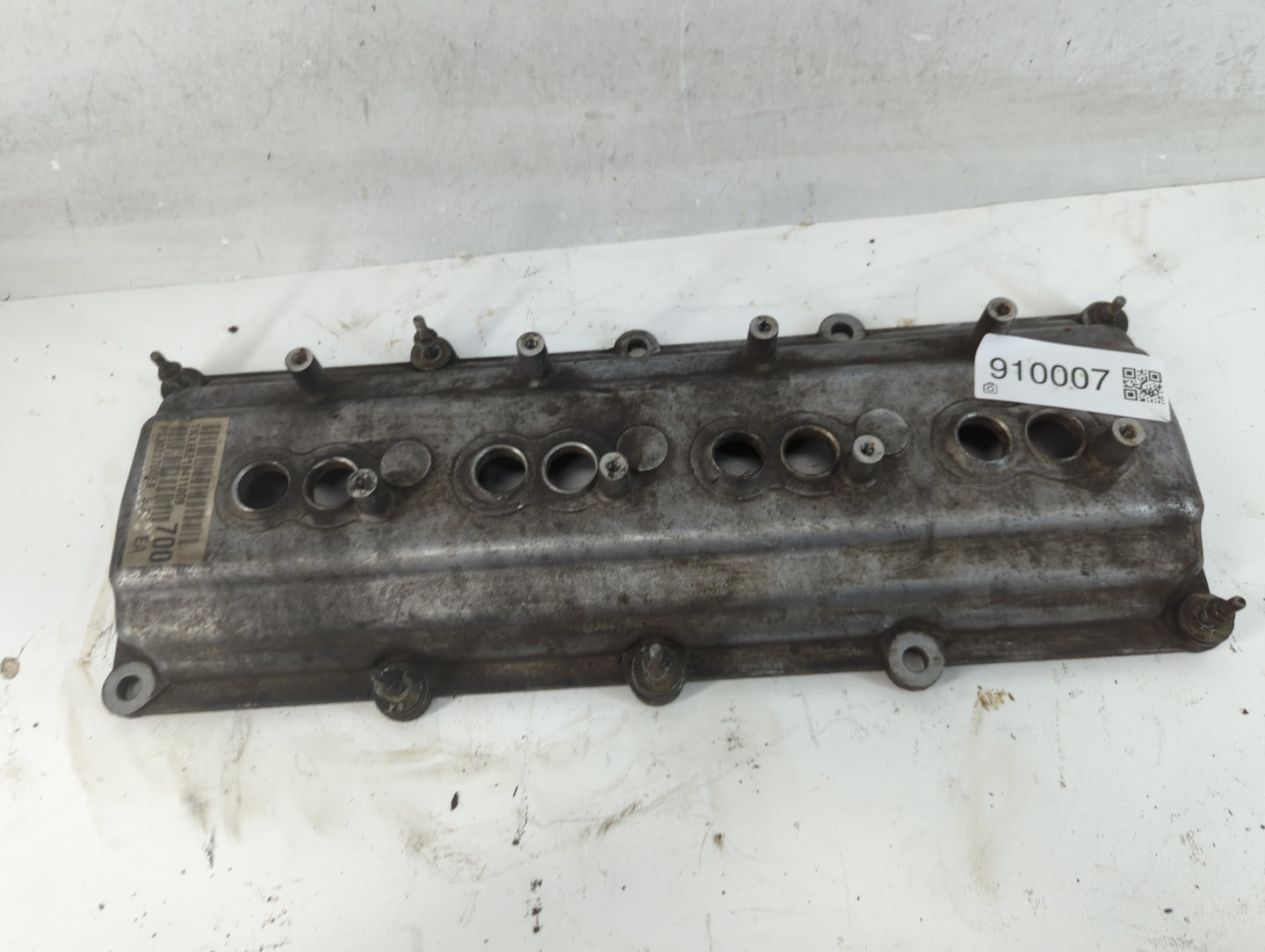 2004 Dodge Durango Driver Left Cylinder Head Valve Cover P/N:P53021700EA Fits OEM Used Auto Parts - Oemusedautoparts1.com