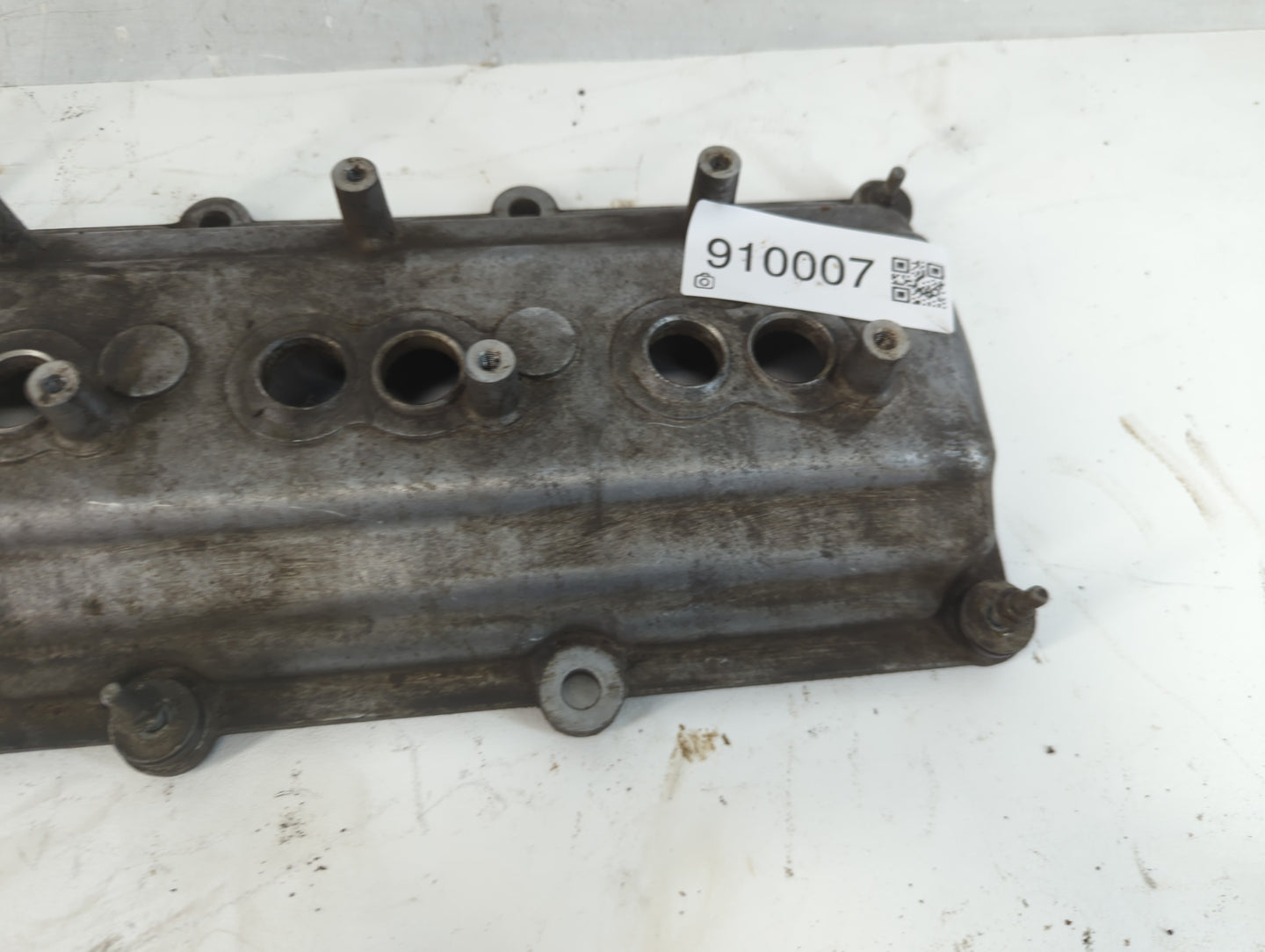 2004 Dodge Durango Driver Left Cylinder Head Valve Cover P/N:P53021700EA Fits OEM Used Auto Parts - Oemusedautoparts1.com