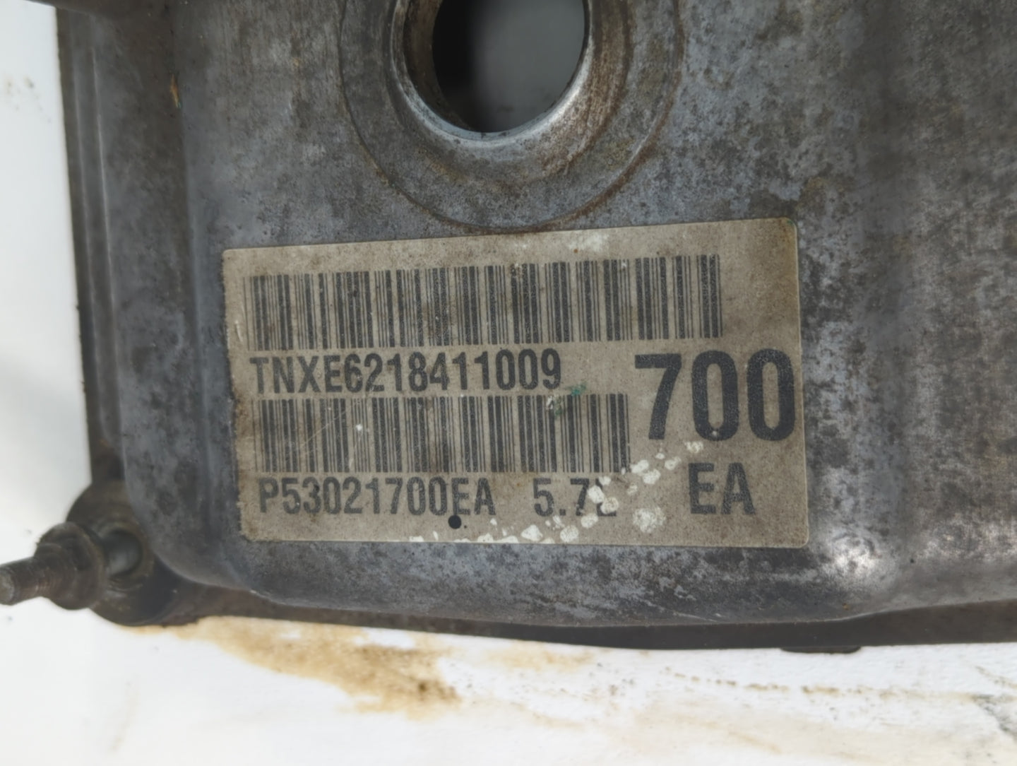 2004 Dodge Durango Driver Left Cylinder Head Valve Cover P/N:P53021700EA Fits OEM Used Auto Parts - Oemusedautoparts1.com