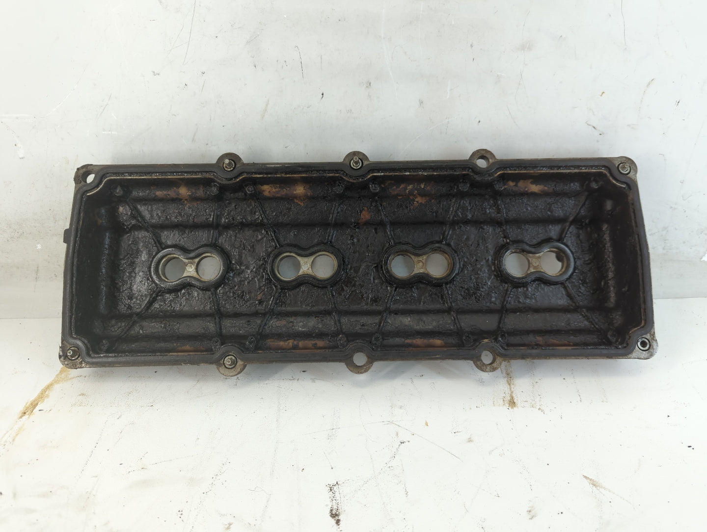 2004 Dodge Durango Driver Left Cylinder Head Valve Cover P/N:P53021700EA Fits OEM Used Auto Parts - Oemusedautoparts1.com