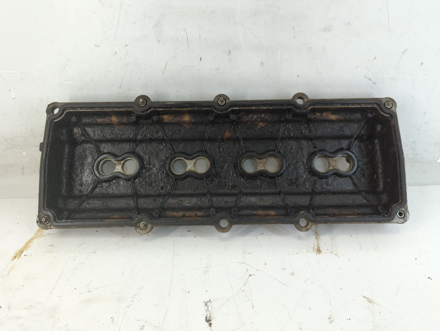 2004 Dodge Durango Driver Left Cylinder Head Valve Cover P/N:P53021700EA Fits OEM Used Auto Parts - Oemusedautoparts1.com