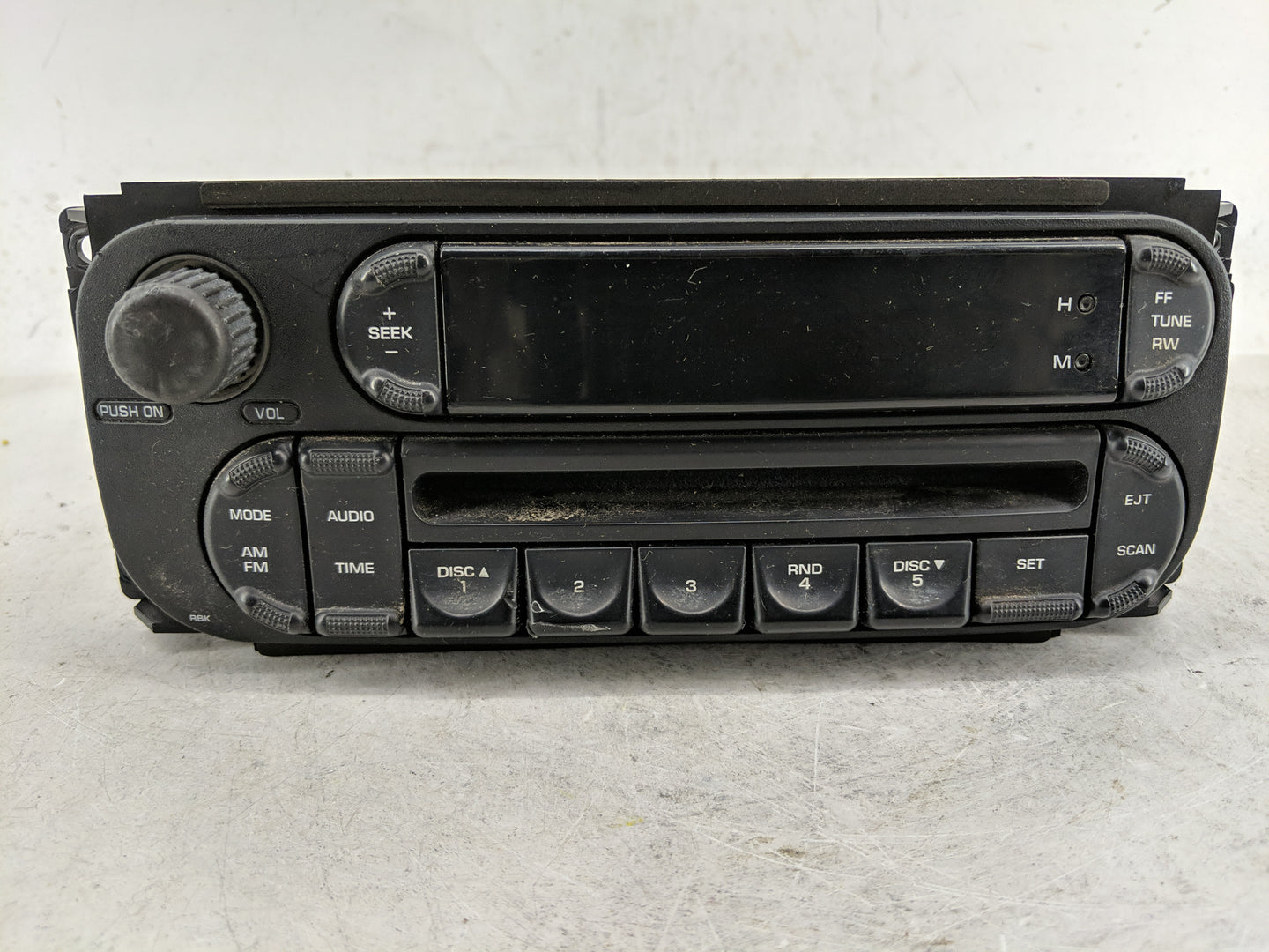 2004 Dodge Grand Caravan Radio AM FM Cd Player Receiver Replacement P/N:P05091506AH Fits OEM Used Auto Parts - Oemusedautopa