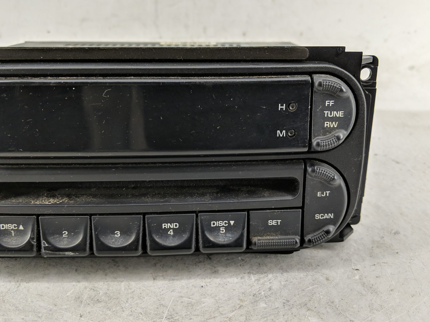 2004 Dodge Grand Caravan Radio AM FM Cd Player Receiver Replacement P/N:P05091506AH Fits OEM Used Auto Parts - Oemusedautopa