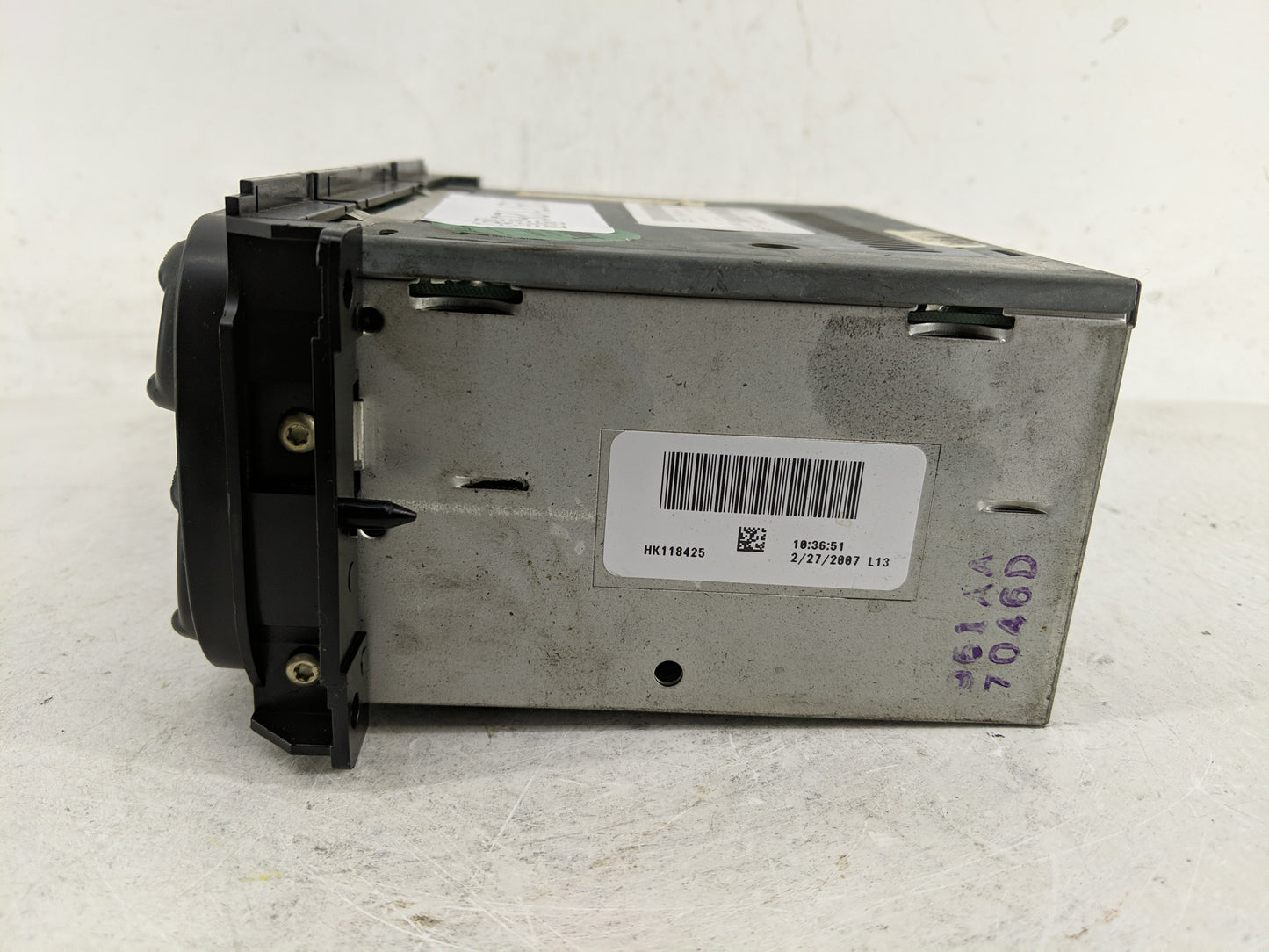 2004 Dodge Grand Caravan Radio AM FM Cd Player Receiver Replacement P/N:P05091506AH Fits OEM Used Auto Parts - Oemusedautopa