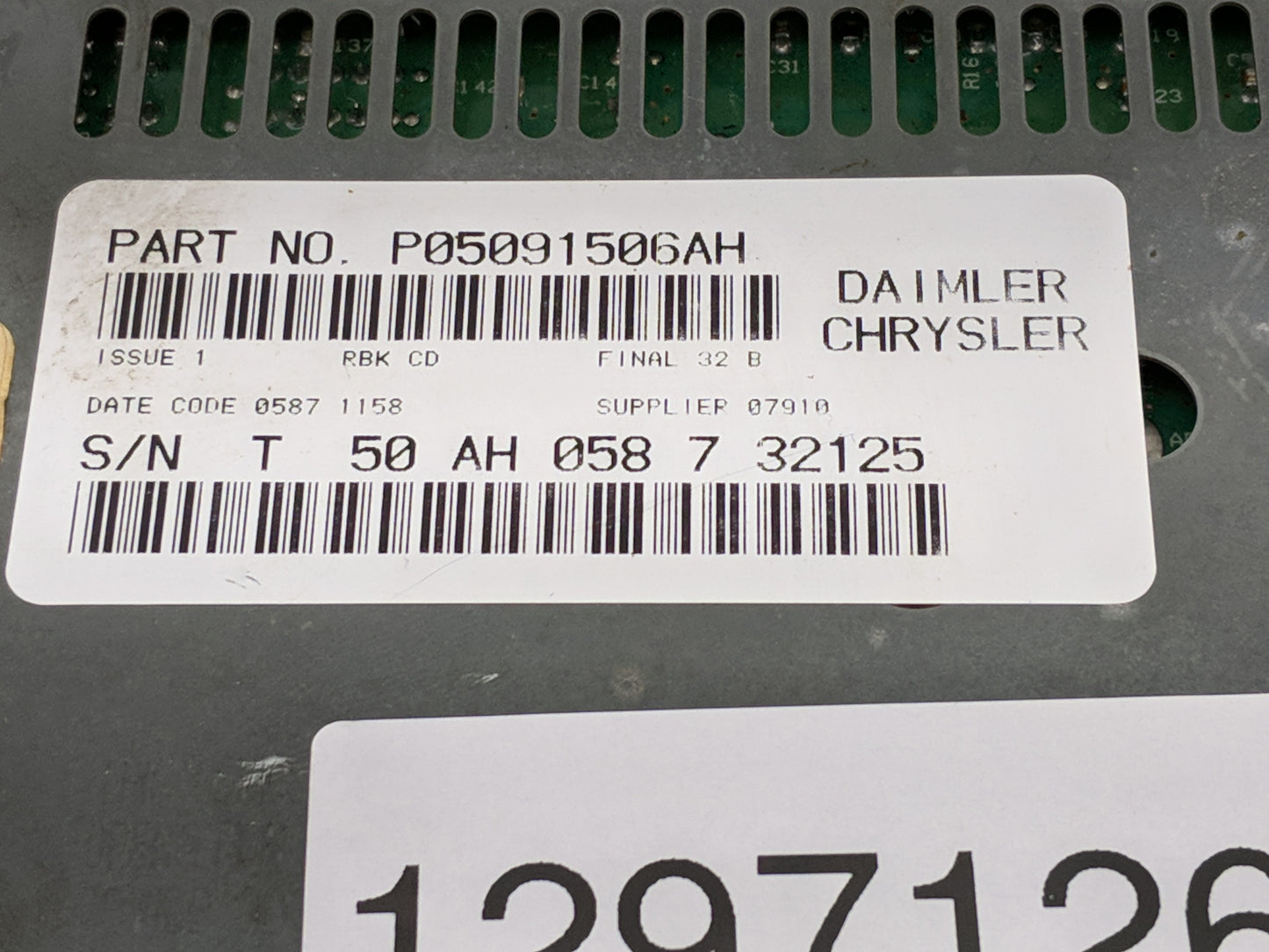 2004 Dodge Grand Caravan Radio AM FM Cd Player Receiver Replacement P/N:P05091506AH Fits OEM Used Auto Parts - Oemusedautopa