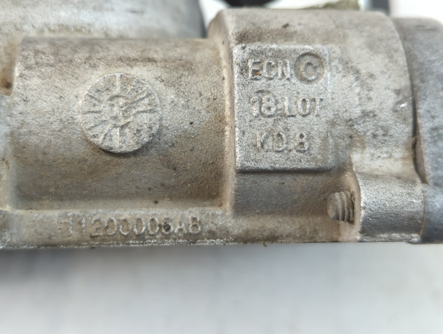 2004 Dodge Grand Caravan Throttle Body P/N:18L0T Fits Fits 2003 2005 2006 2007 OEM Used Auto Parts - Oemusedautoparts1.com