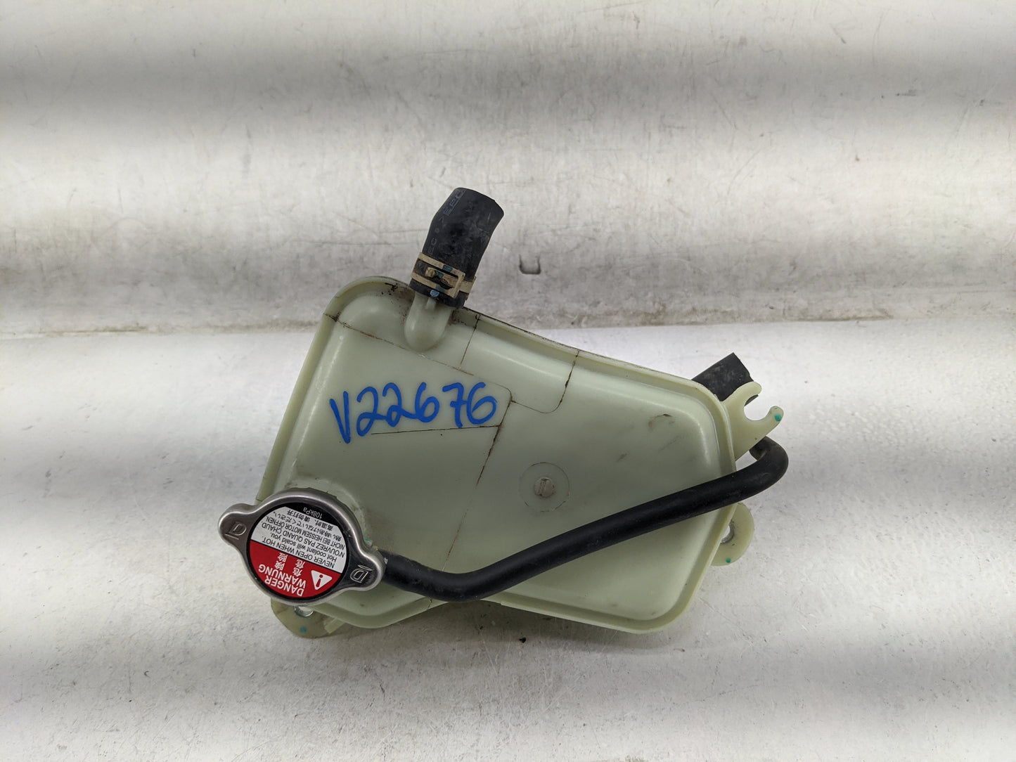 2001-2005 Dodge Neon Windshield Washer Fluid Reservoir Bottle - Oemusedautoparts1.com
