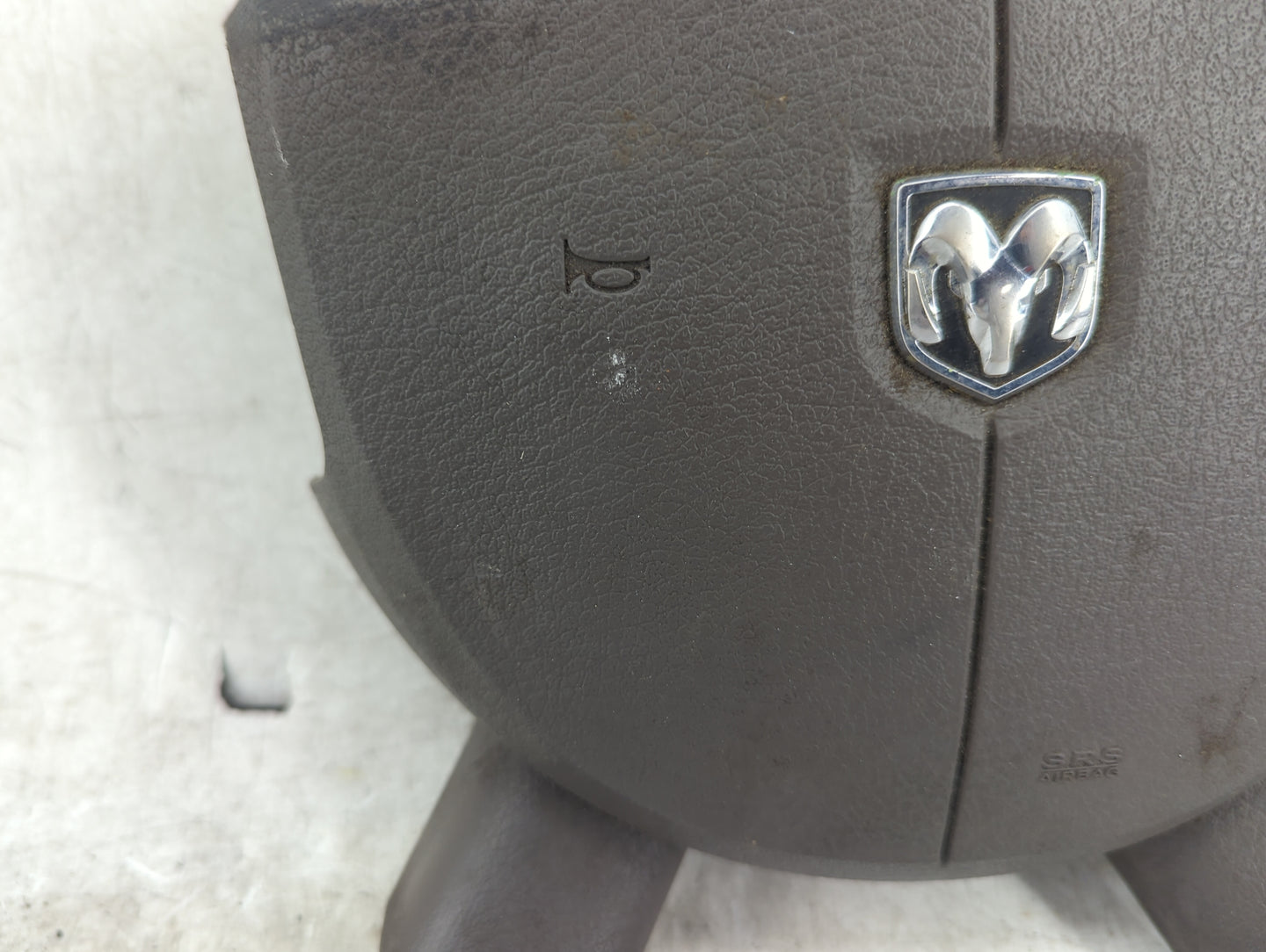 2004-2004 Dodge Ram 1500 Air Bag Driver Left Steering Wheel Mounted - Oemusedautoparts1.com