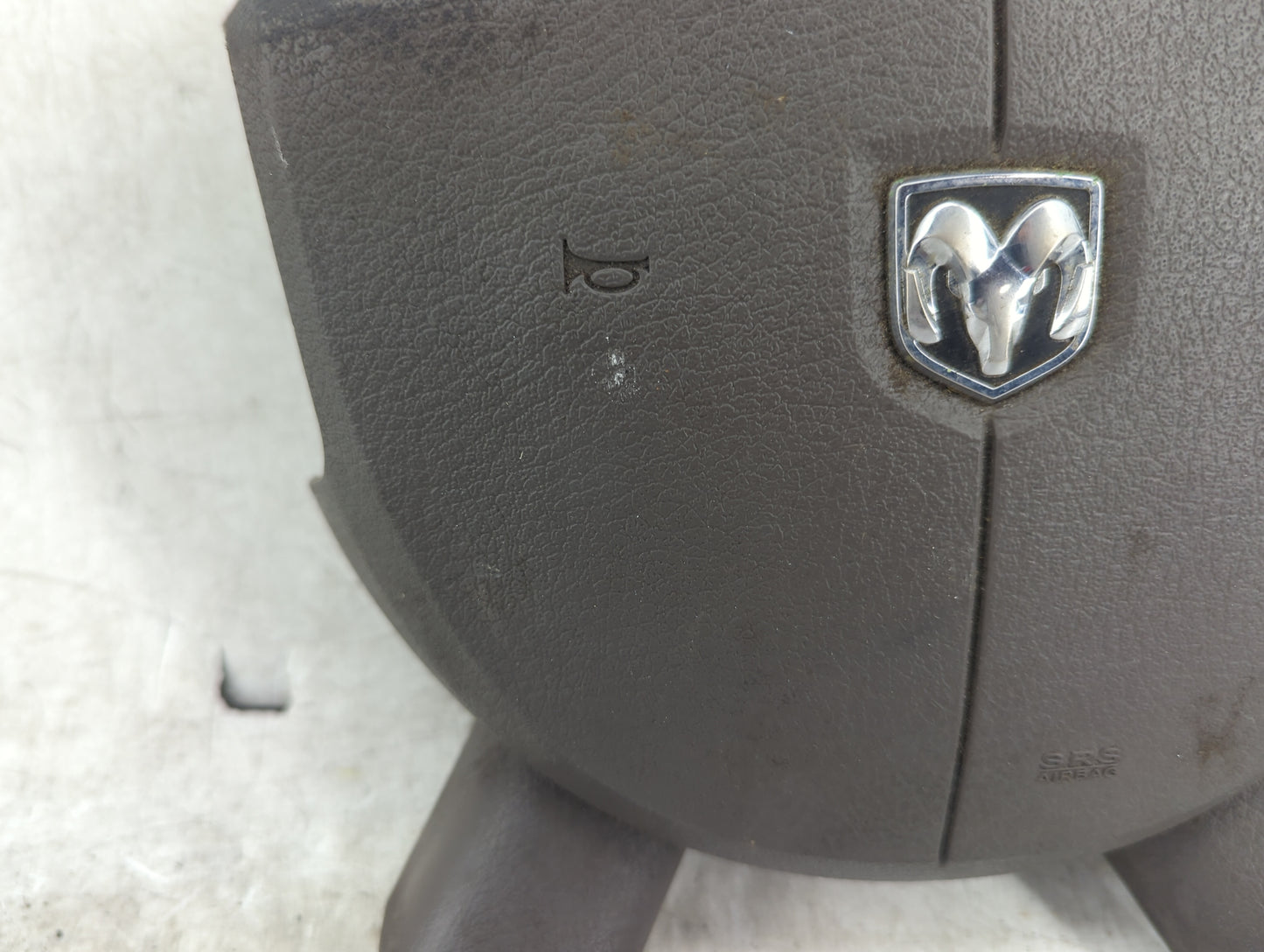 2004-2004 Dodge Ram 1500 Air Bag Driver Left Steering Wheel Mounted - Oemusedautoparts1.com