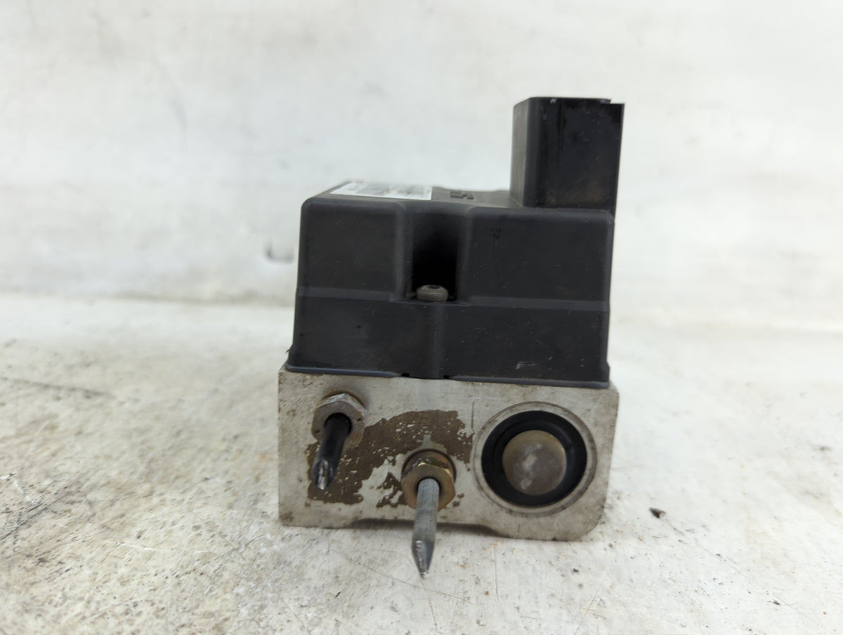 2004 Dodge Ram 1500 ABS Pump Control Module Replacement P/N:P52010035AL Fits OEM Used Auto Parts - Oemusedautoparts1.com