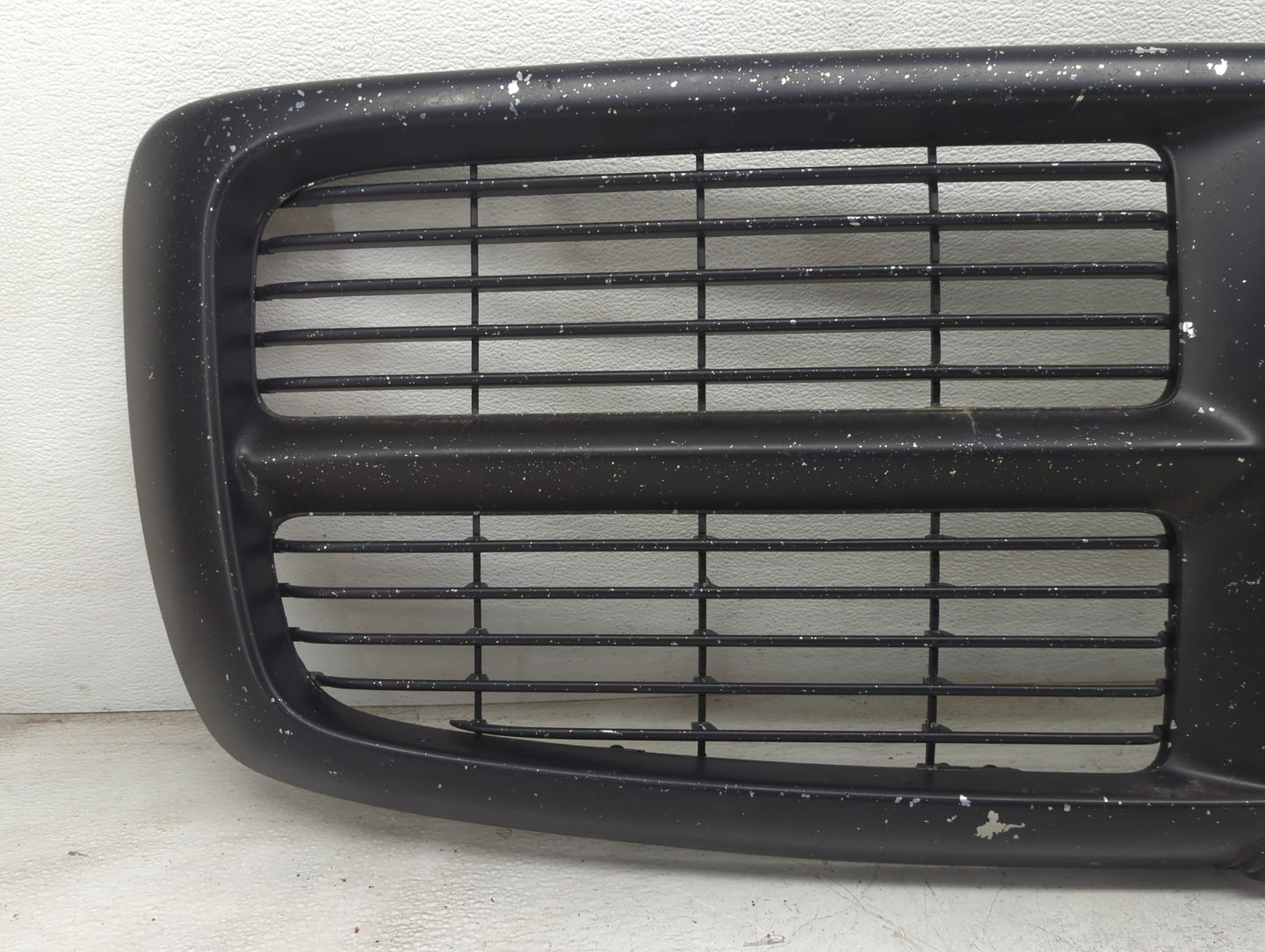 2004-2005 Dodge Ram 1500 Front Bumper Grille - Oemusedautoparts1.com