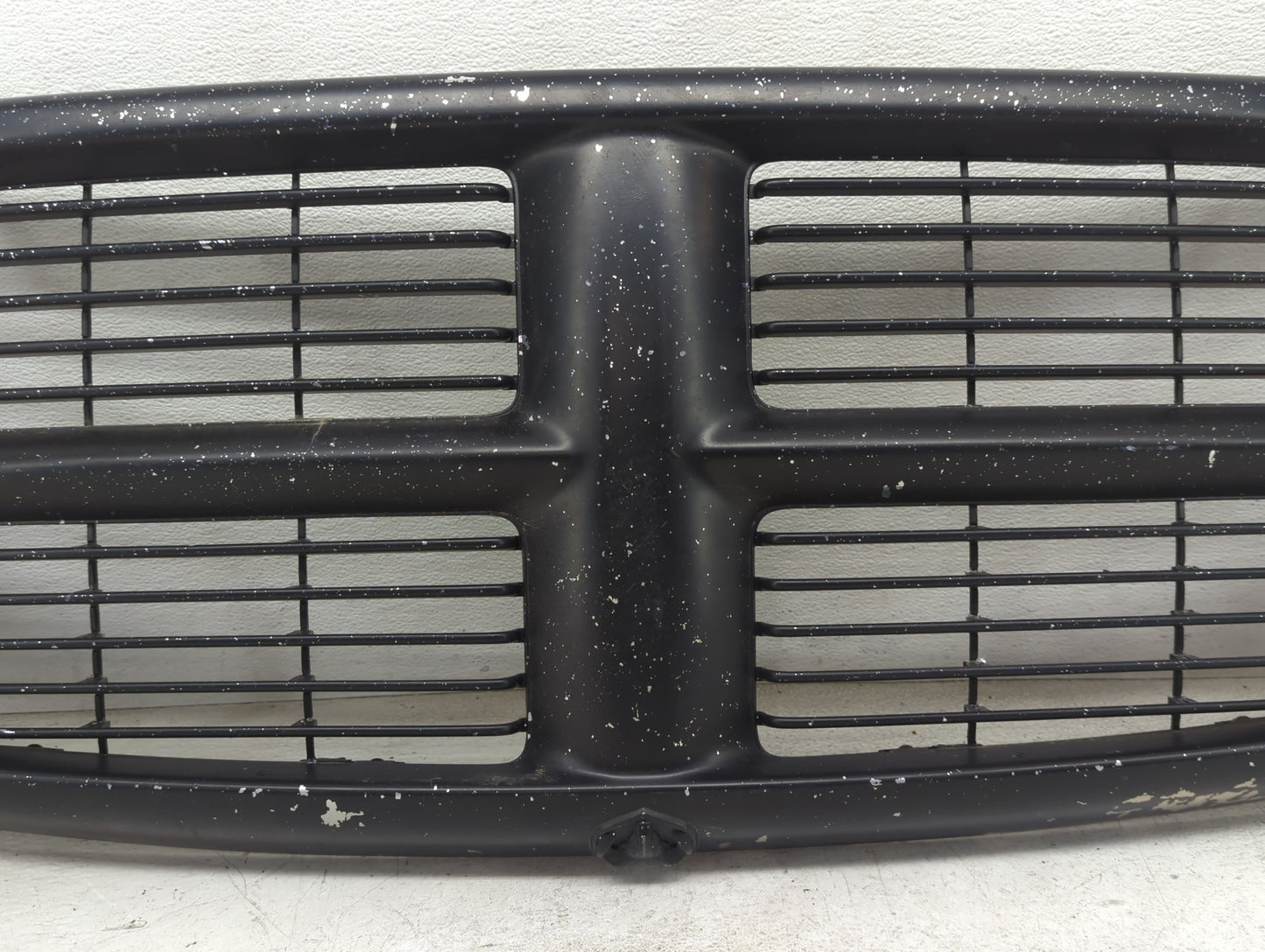 2004-2005 Dodge Ram 1500 Front Bumper Grille - Oemusedautoparts1.com