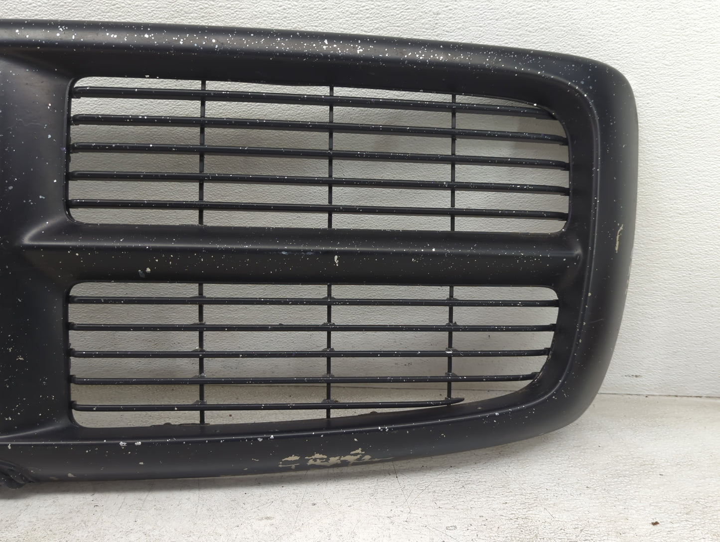 2004-2005 Dodge Ram 1500 Front Bumper Grille - Oemusedautoparts1.com