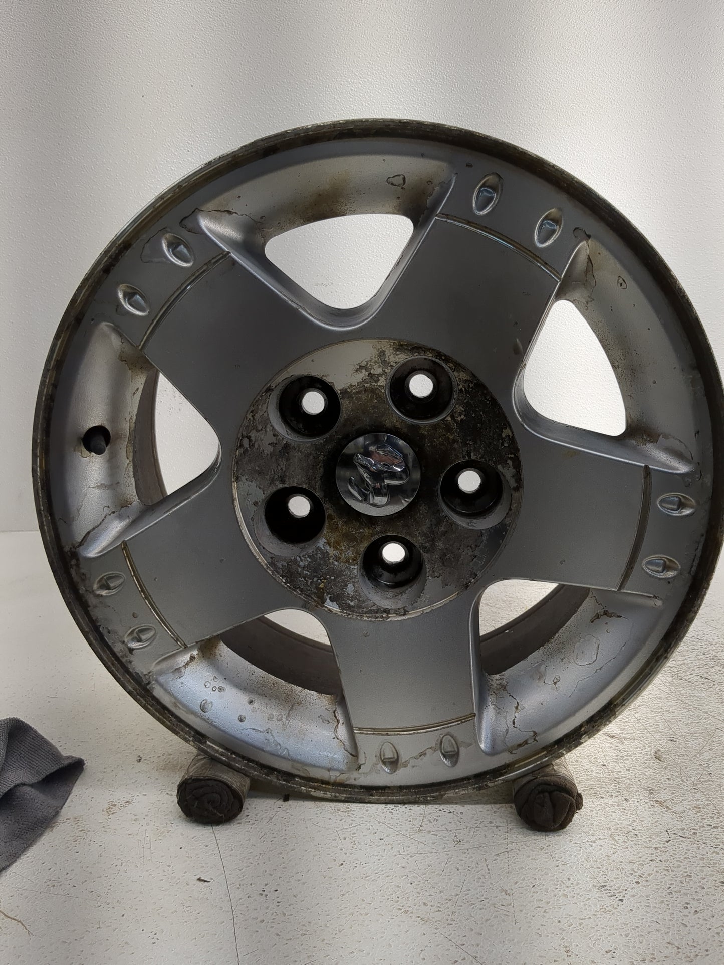 2002-2005 Dodge Ram 1500 Oem Wheel Rim 1145377 - Oemusedautoparts1.com