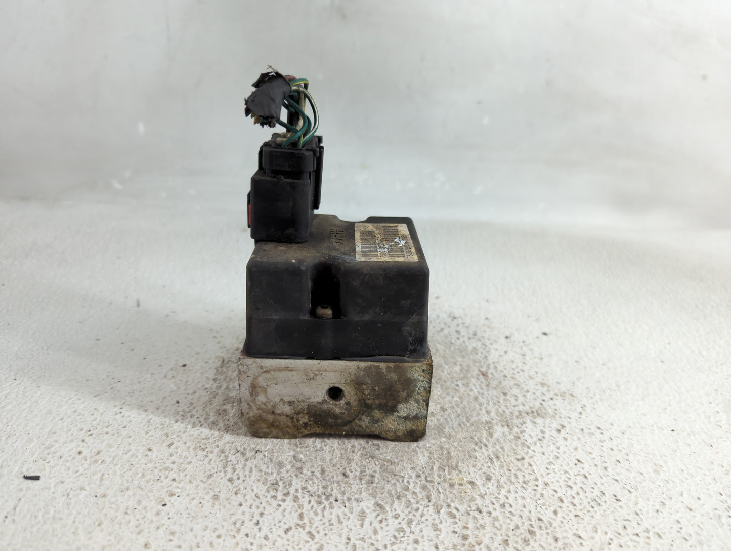 2004 Dodge Ram 1500 ABS Pump Control Module Replacement P/N:P52010035AK Fits OEM Used Auto Parts - Oemusedautoparts1.com