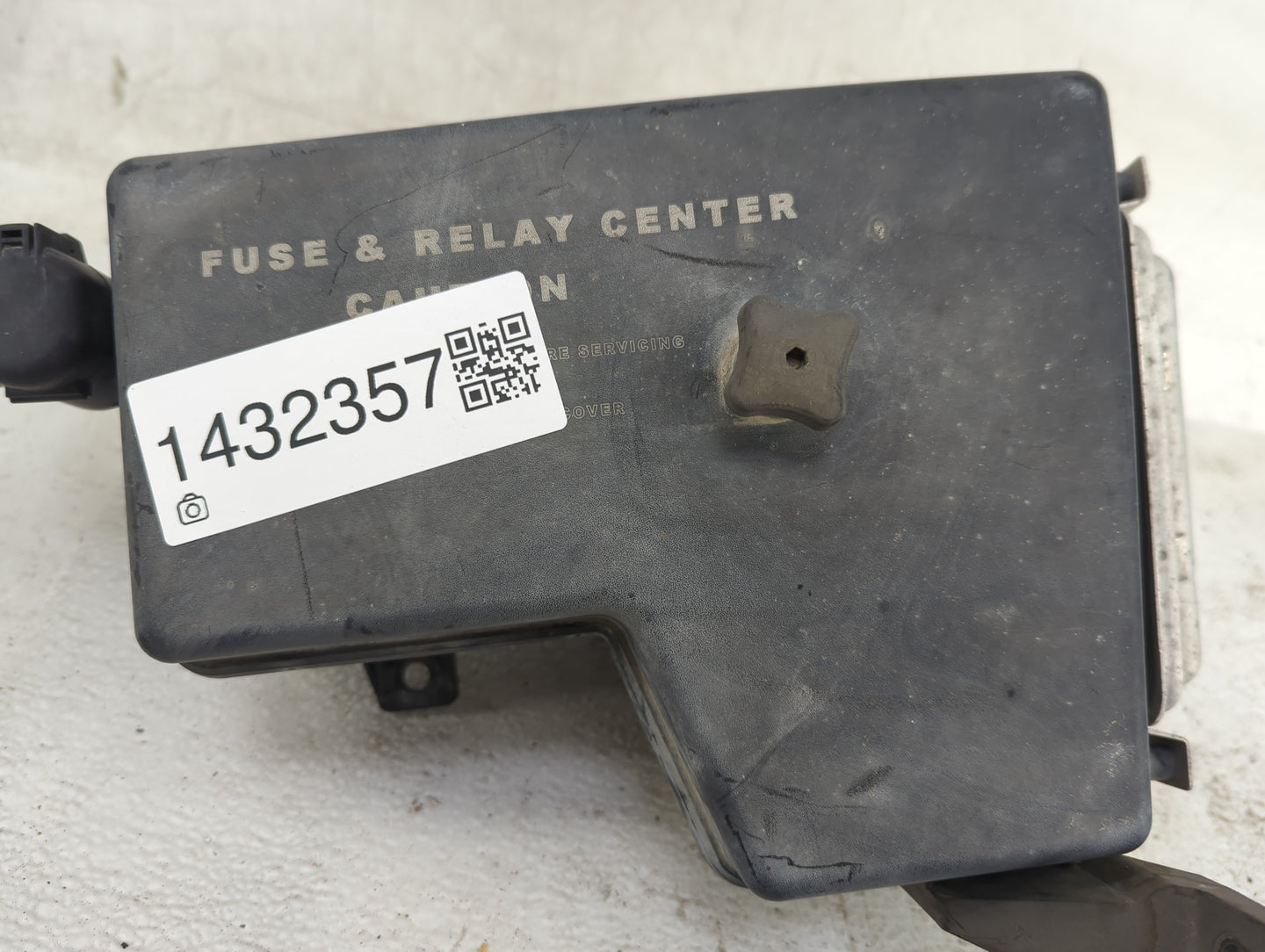 2002-2005 Dodge Ram 1500 Fusebox Fuse Box Panel Relay Module P/N:P65061039AD Fits Fits 2002 2003 2004 2005 OEM Used Auto Par