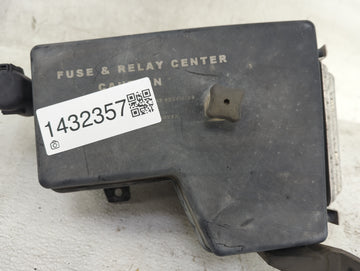 2002-2005 Dodge Ram 1500 Fusebox Fuse Box Panel Relay Module P/N:P65061039AD Fits Fits 2002 2003 2004 2005 OEM Used Auto Par