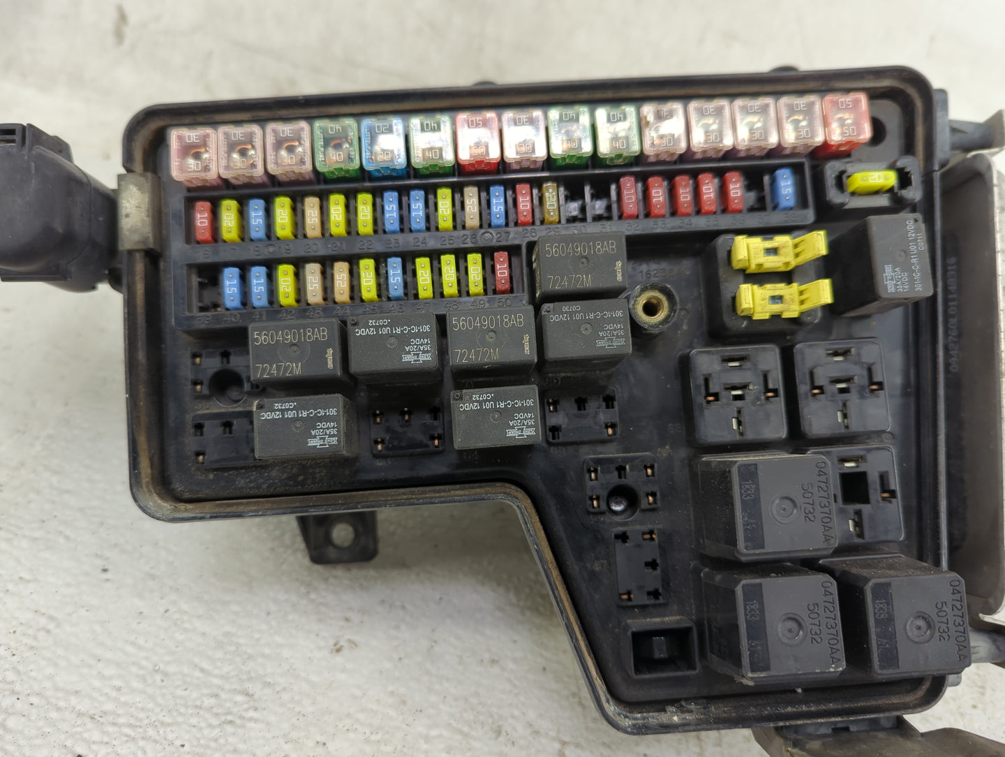 2002-2005 Dodge Ram 1500 Fusebox Fuse Box Panel Relay Module P/N:P65061039AD Fits Fits 2002 2003 2004 2005 OEM Used Auto Par