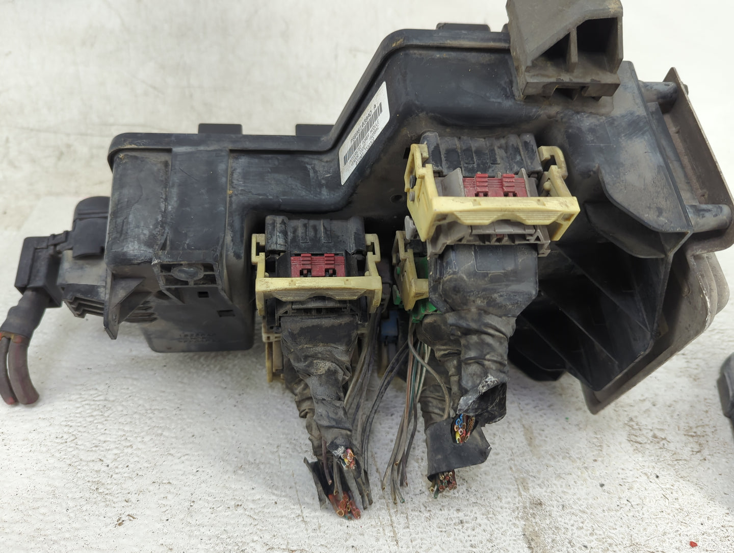 2002-2005 Dodge Ram 1500 Fusebox Fuse Box Panel Relay Module P/N:P65061039AD Fits Fits 2002 2003 2004 2005 OEM Used Auto Par