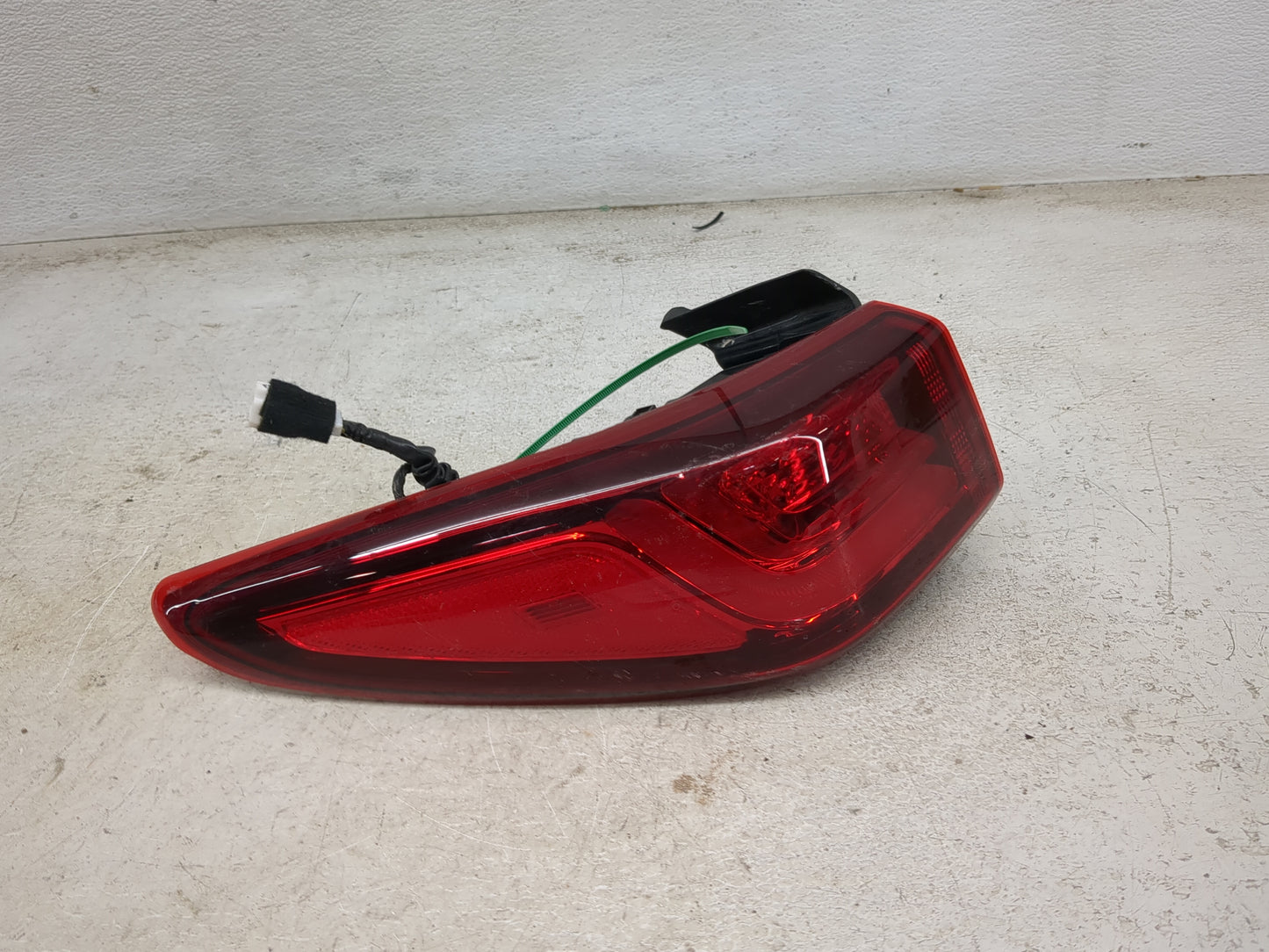 2003-2005 Dodge Stratus Tail Light Assembly Passenger Right OEM Fits Fits 2003 2004 2005 OEM Used Auto Parts - Oemusedautopa