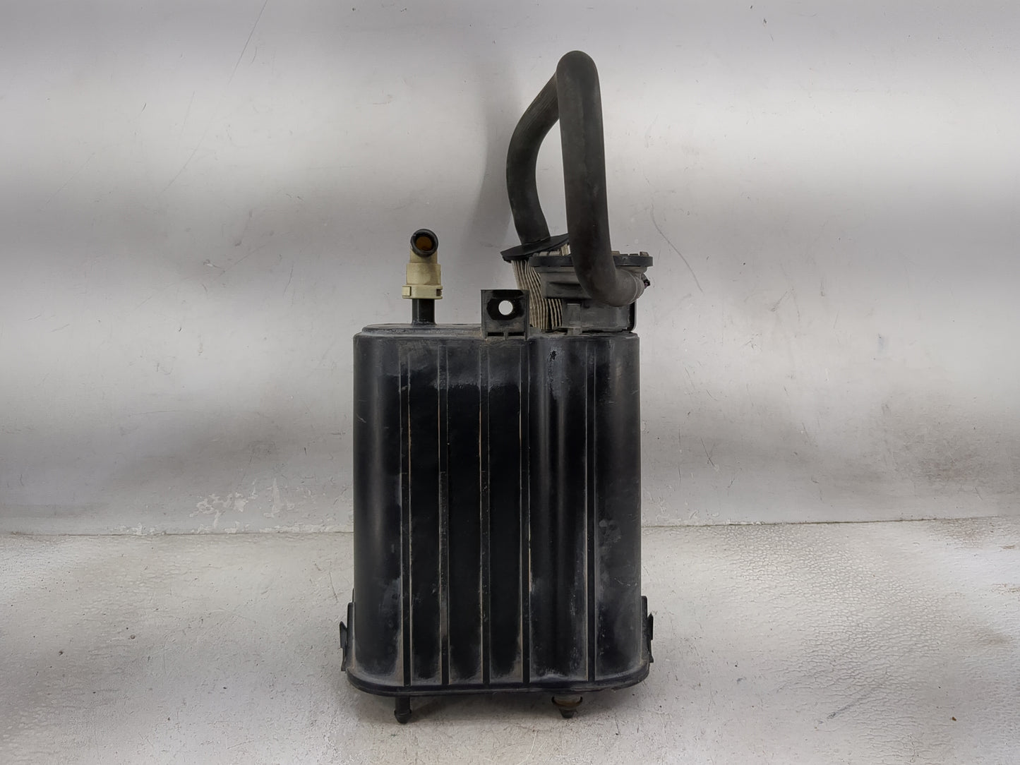 2004 Dodge Ram 1500 Fuel Vapor Charcoal Canister - Oemusedautoparts1.com