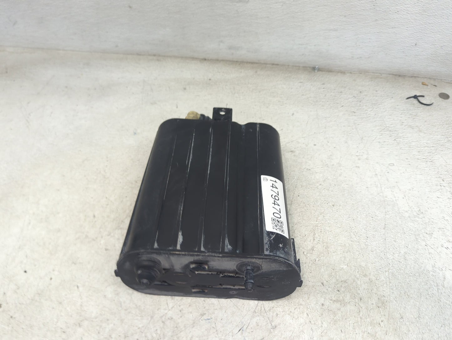 2004 Dodge Ram 1500 Fuel Vapor Charcoal Canister 1479470 - Oemusedautoparts1.com
