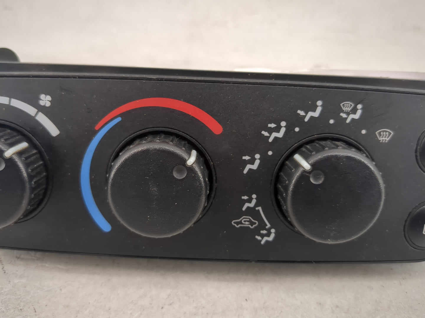 2003-2005 Dodge Ram 1500 Climate Control Module Temperature AC/Heater Replacement P/N:P55056321AC 55056321AC Fits OEM Used A